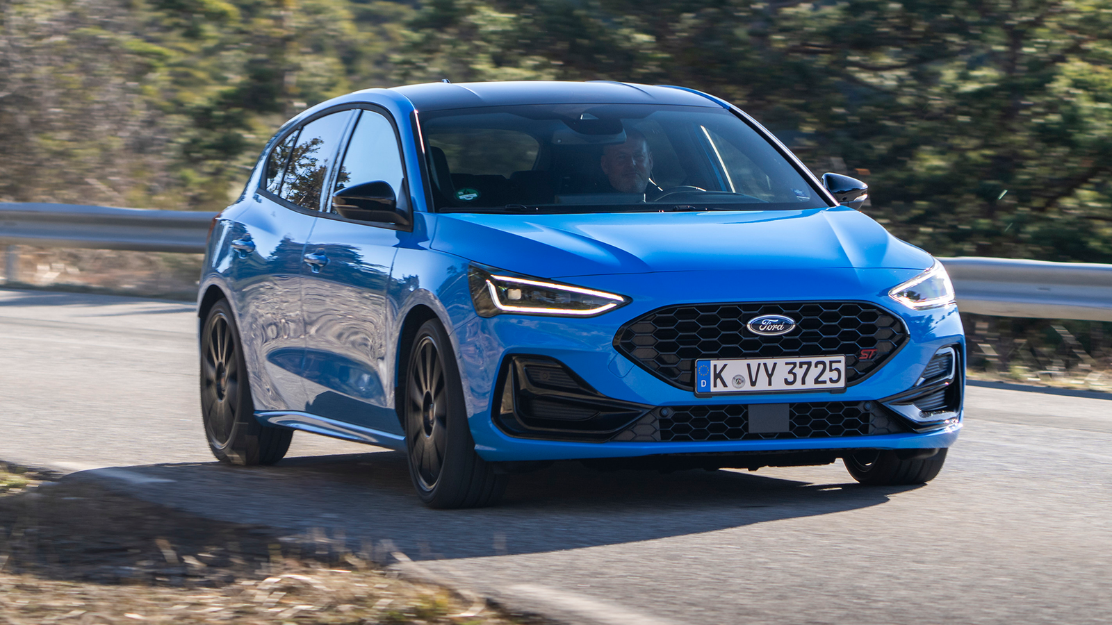 Ford Focus ST Edition, front 3/4