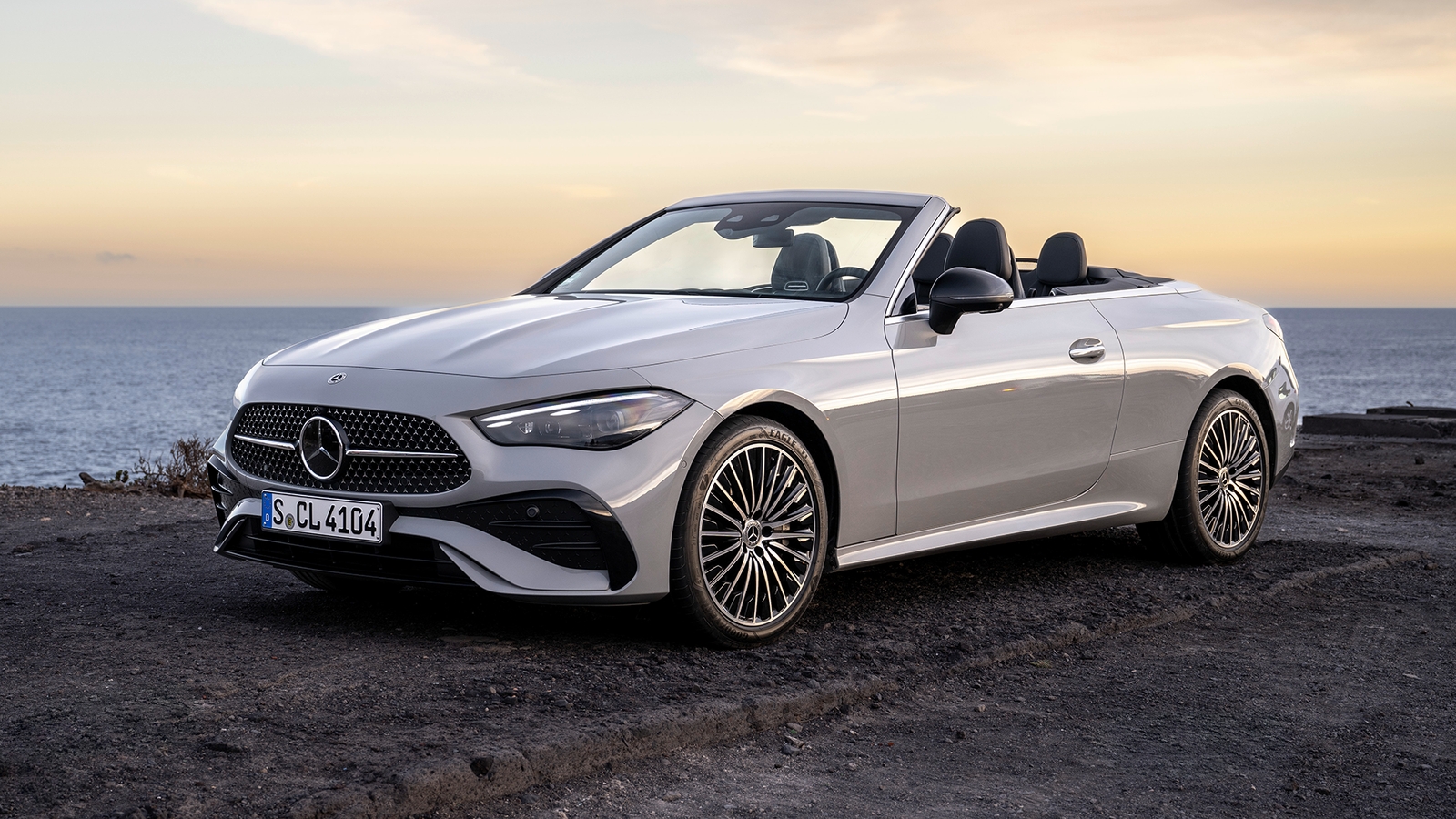 Mercedes CLE Cabriolet, front 3/4, static, roof down