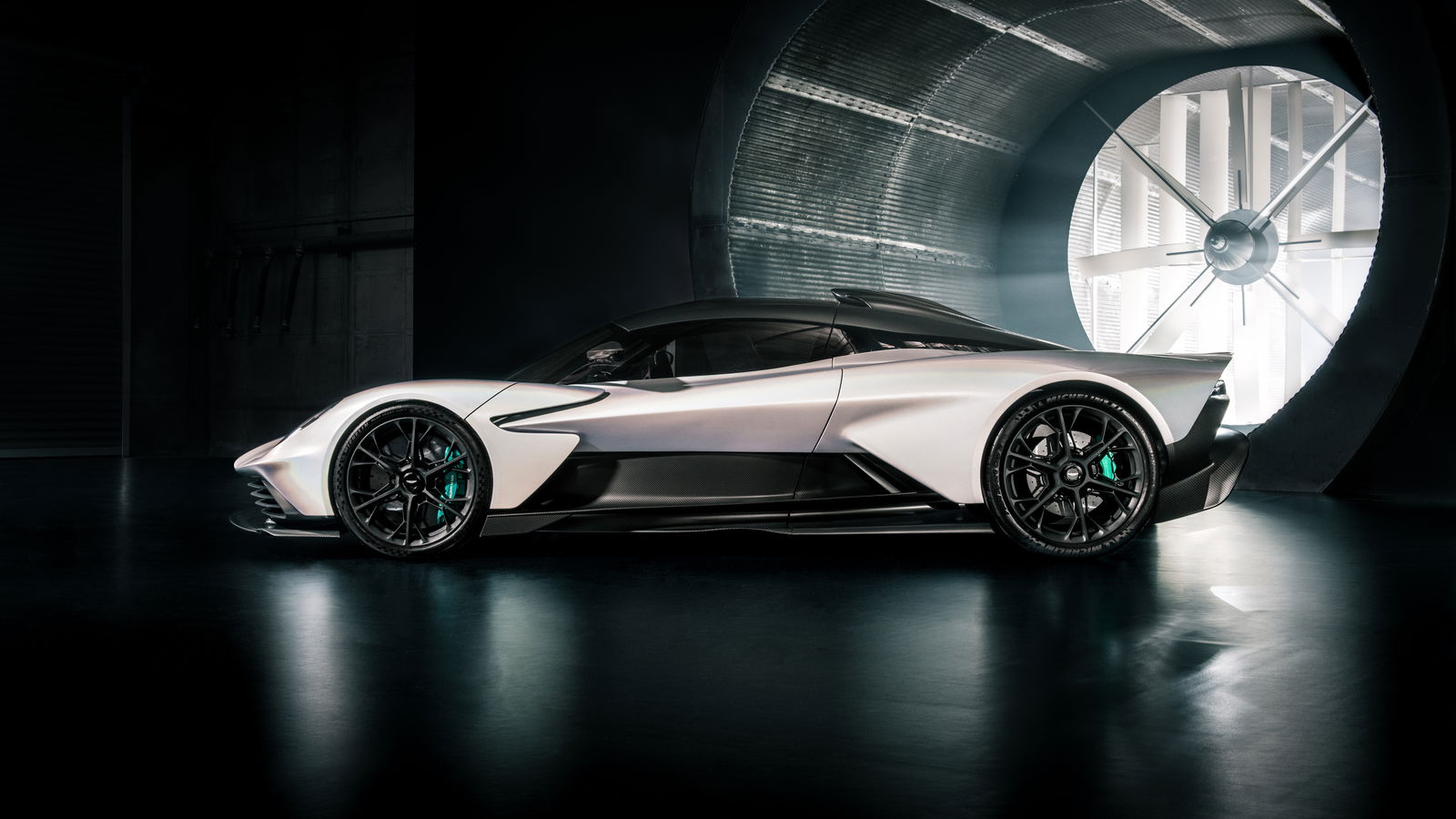 Aston Martin Valhalla - side