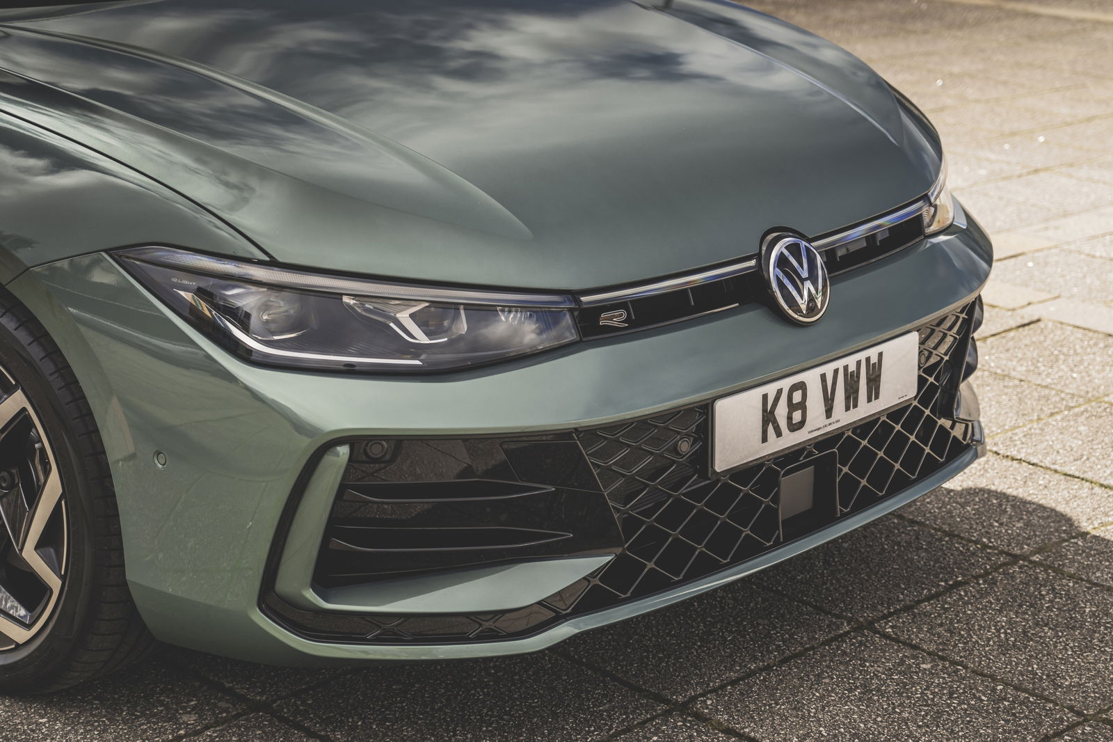 Volkswagen Passat - front detail