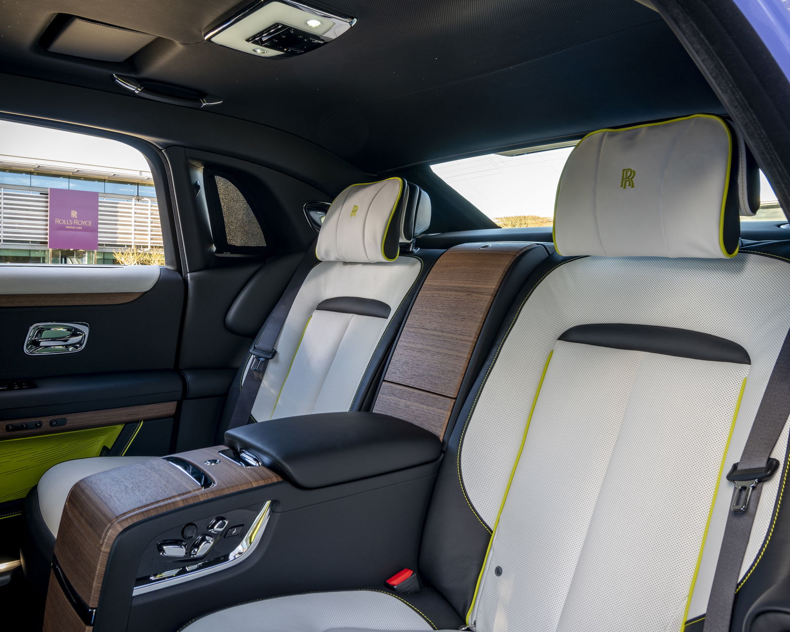 Rolls-Royce Ghost Extended 'Expressionism' - interior