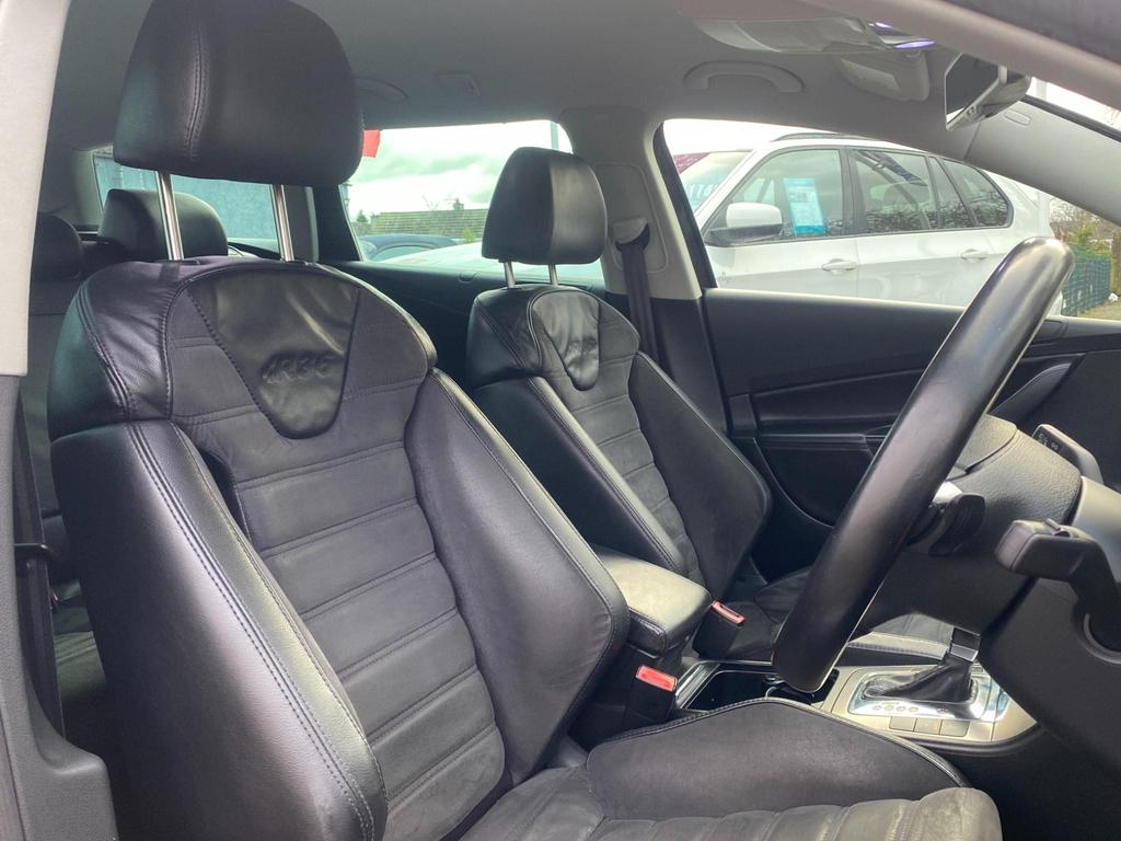 Volkswagen Passat R36 - front seats