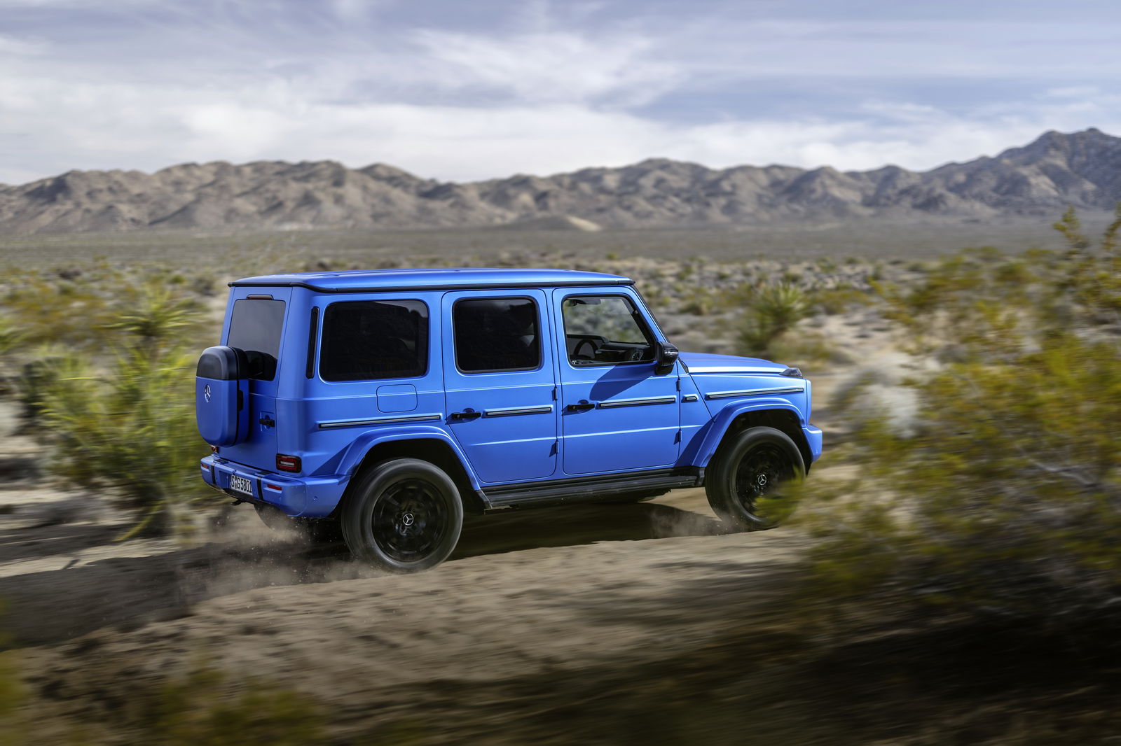Mercedes-Benz G580 with EQ Technology - side