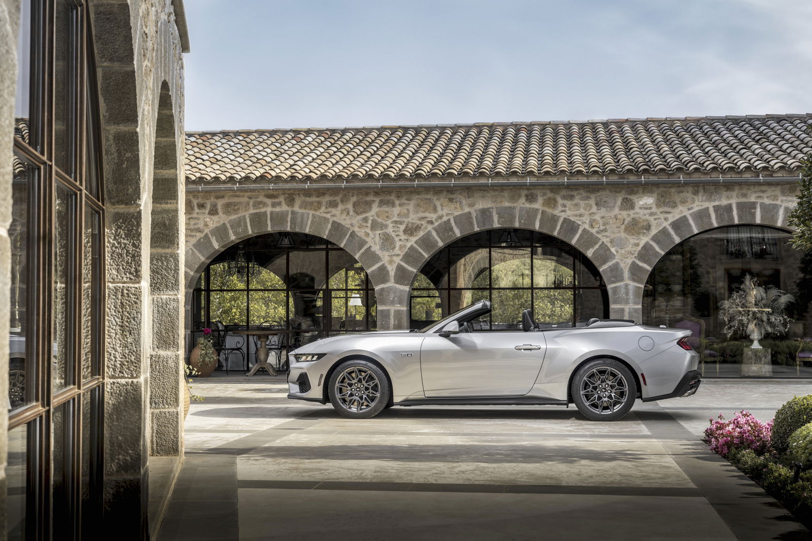 Ford Mustang GT Convertible - side