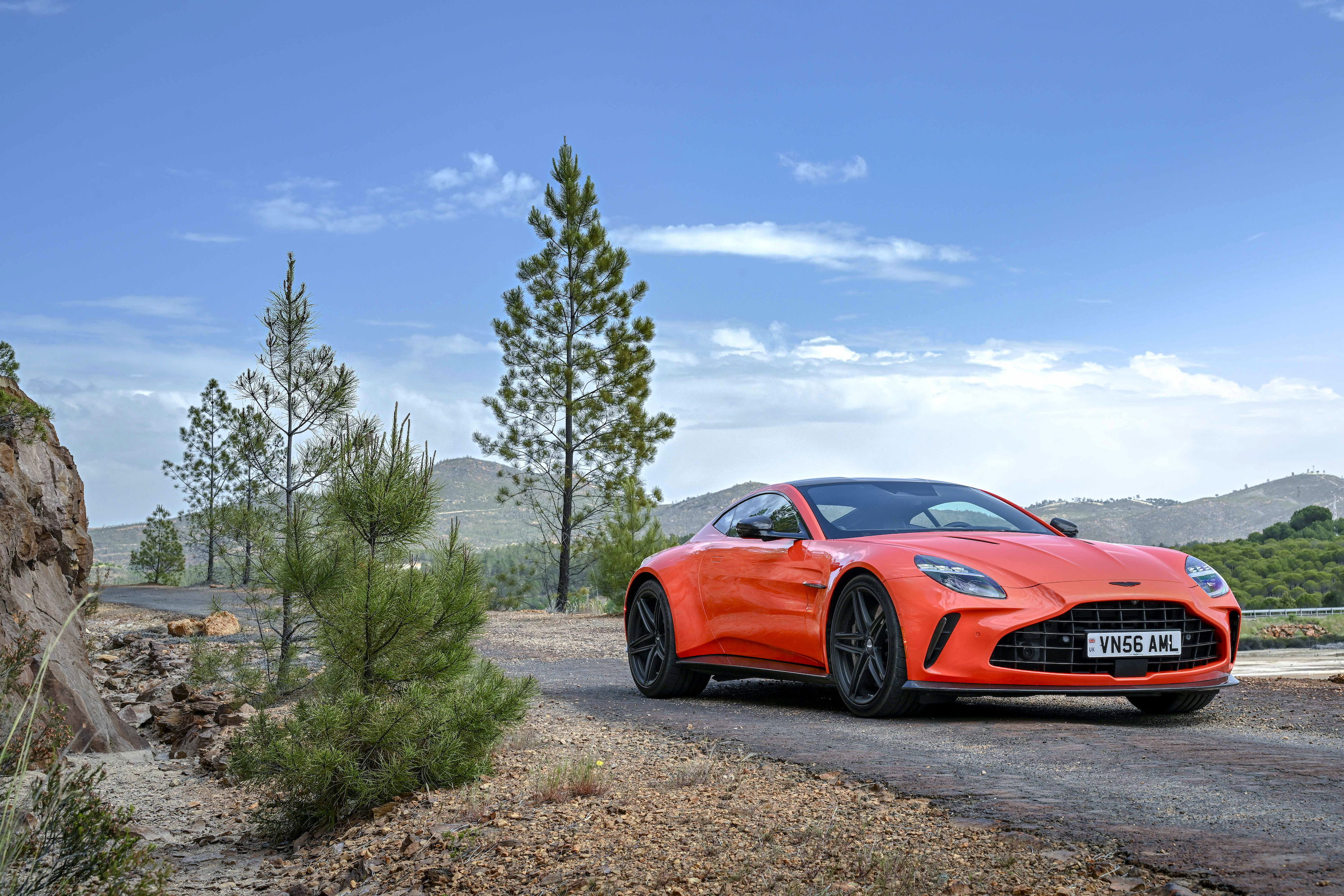 Aston Martin Vantage - front 