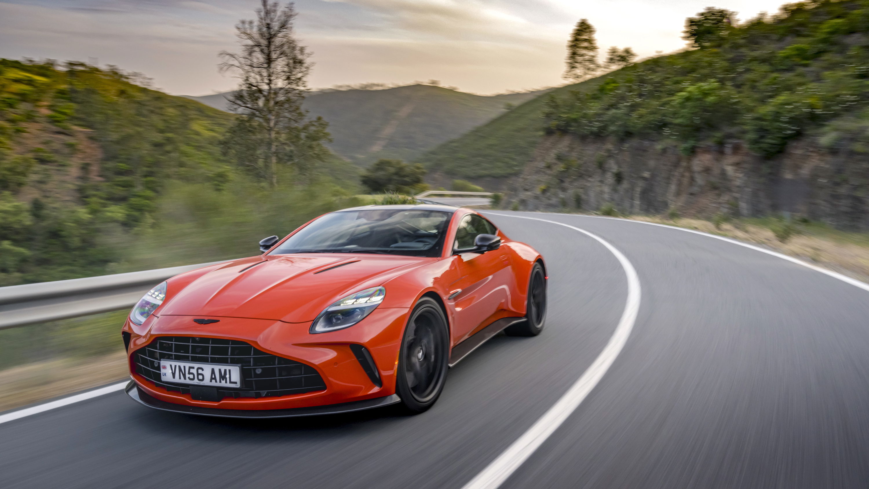 Aston Martin Vantage - front