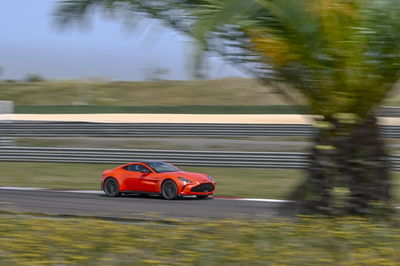 Aston Martin Vantage - side