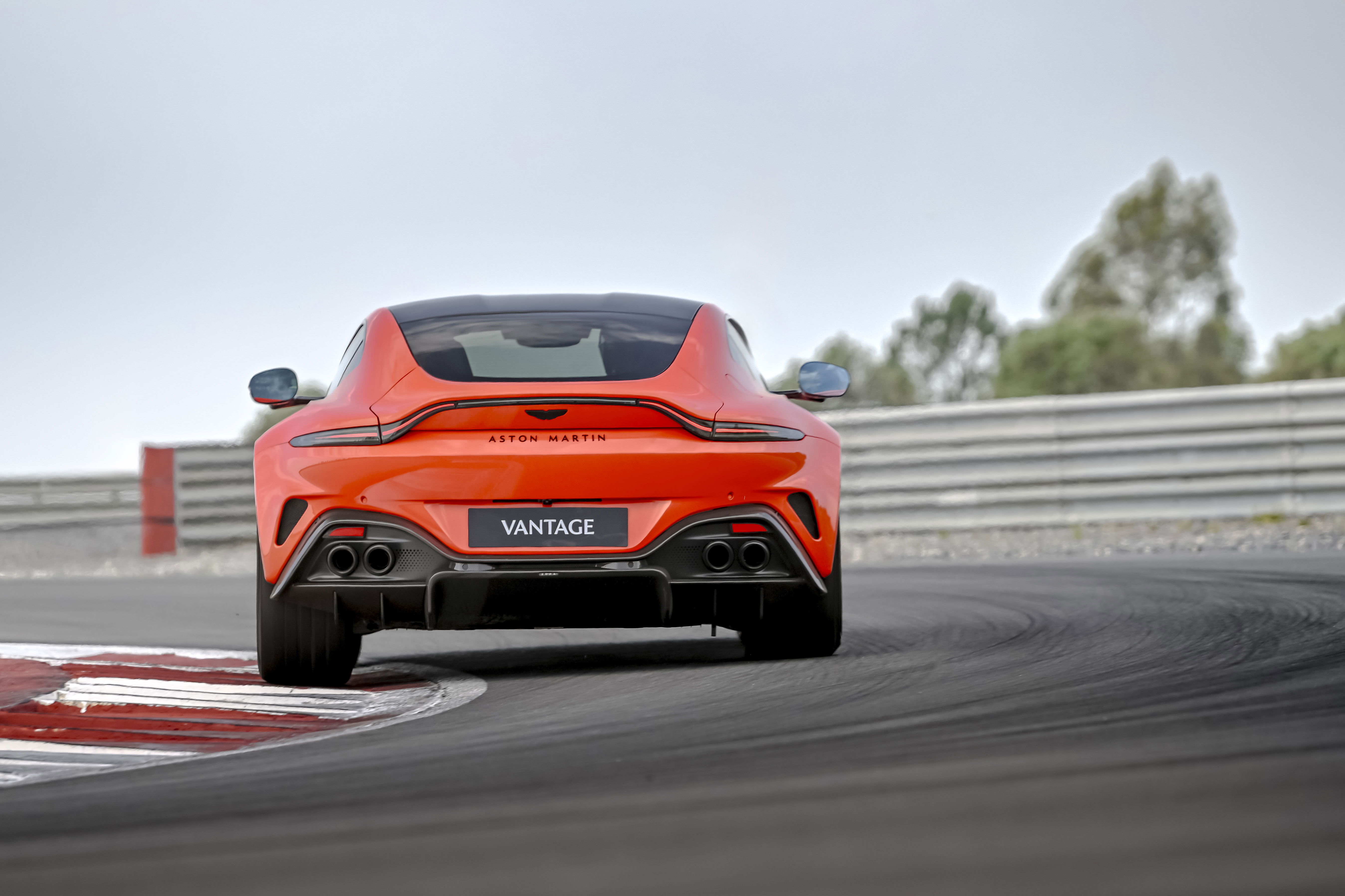 Aston Martin Vantage - rear