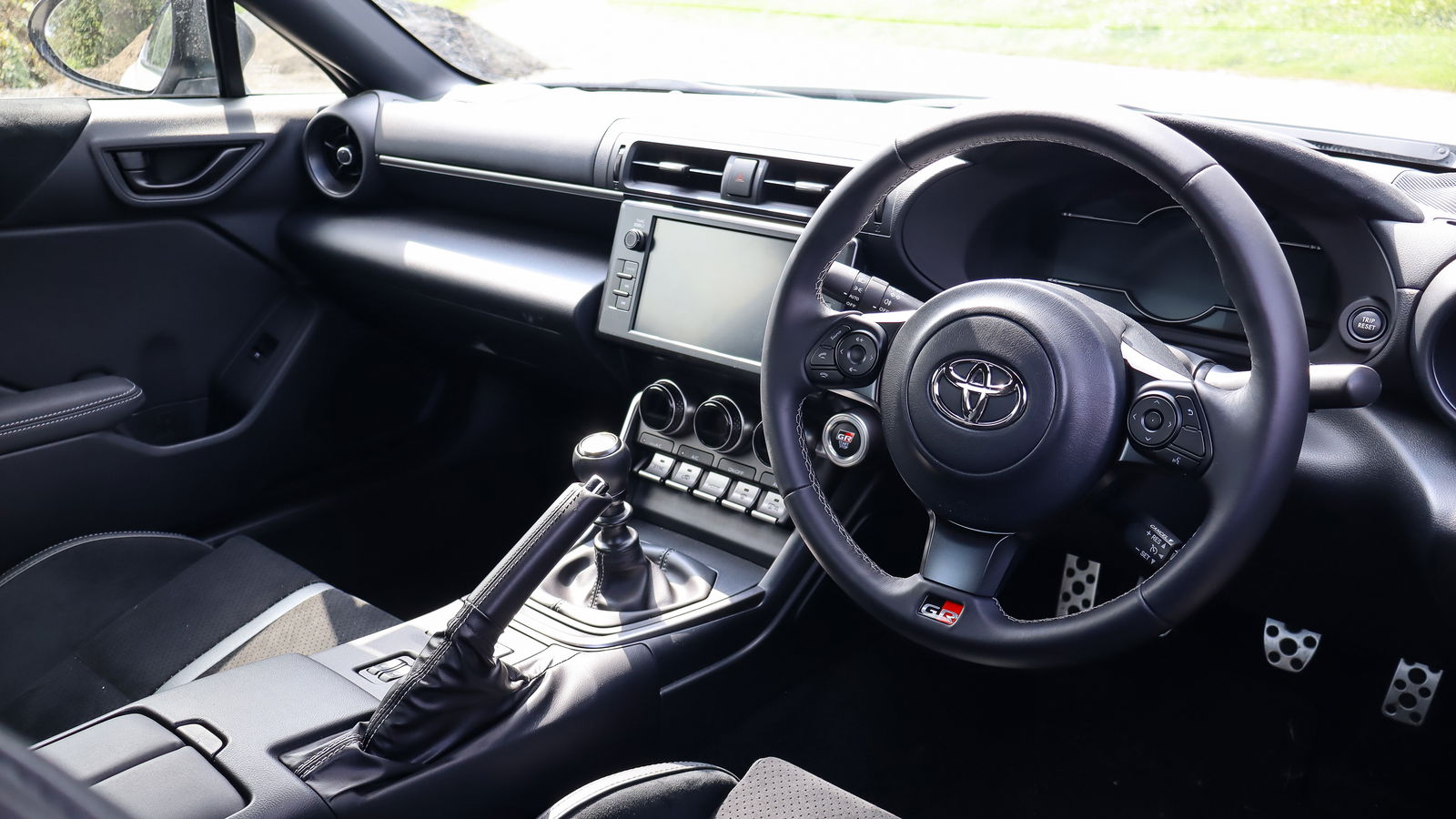 Toyota GR86 vs Mazda MX-5: The Affordable Sports Car’s Last Stand