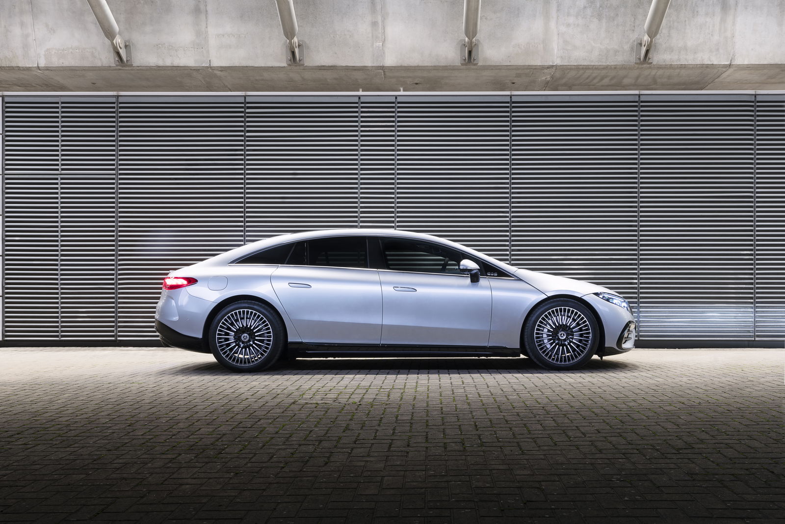 Mercedes-Benz EQS - side