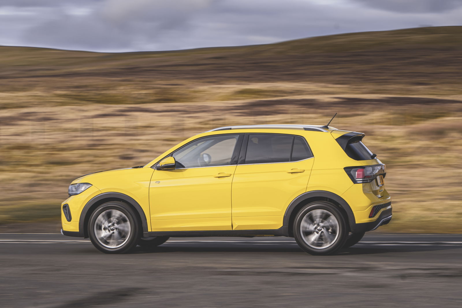 Volkswagen T-Cross - side, dynamic