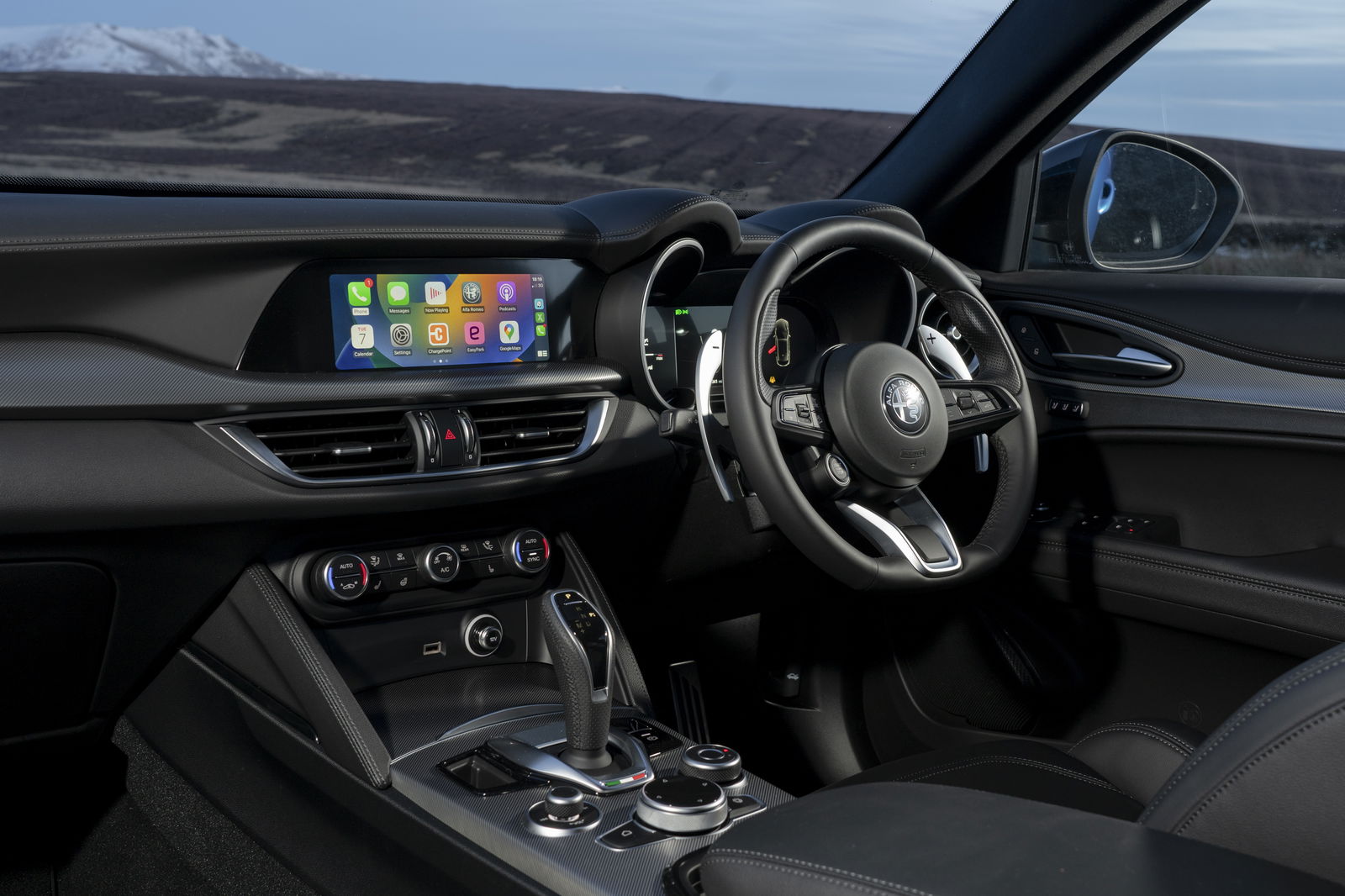 Alfa Romeo Stelvio Veloce - interior