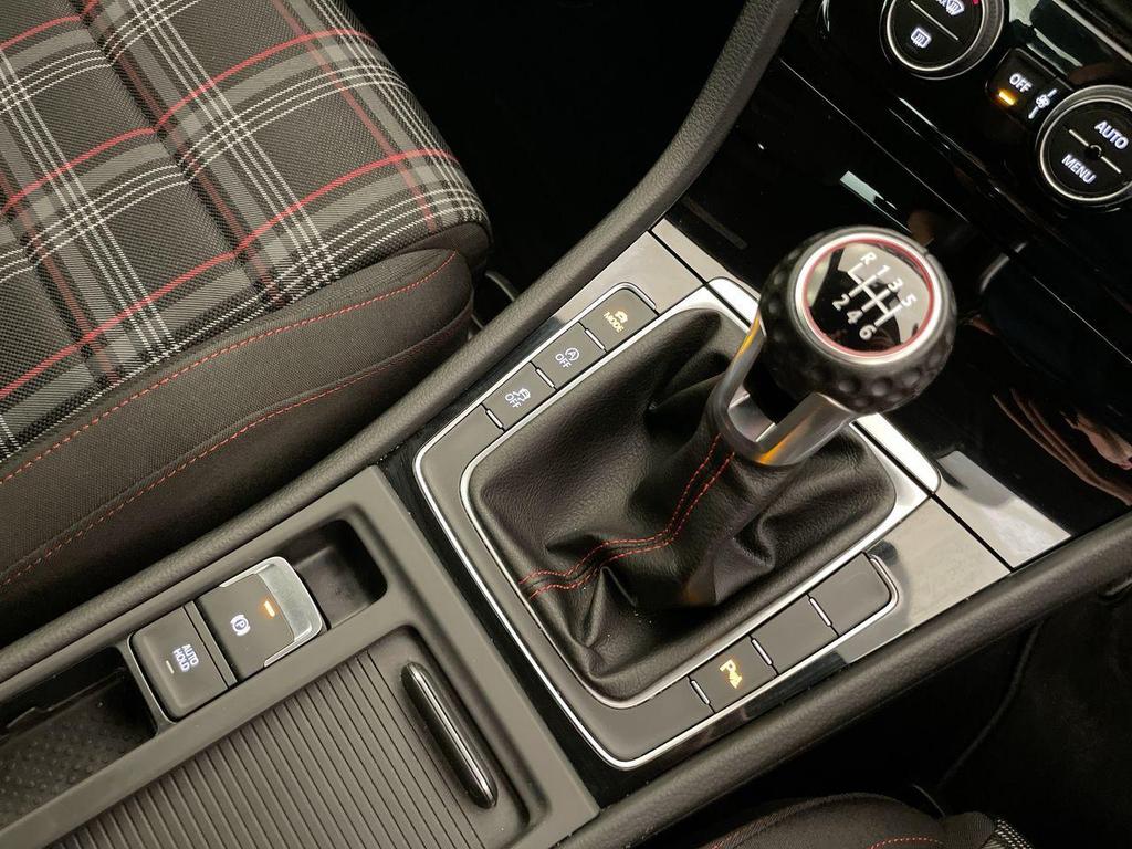 Volkswagen Golf GTI Mk7.5 - interior detail