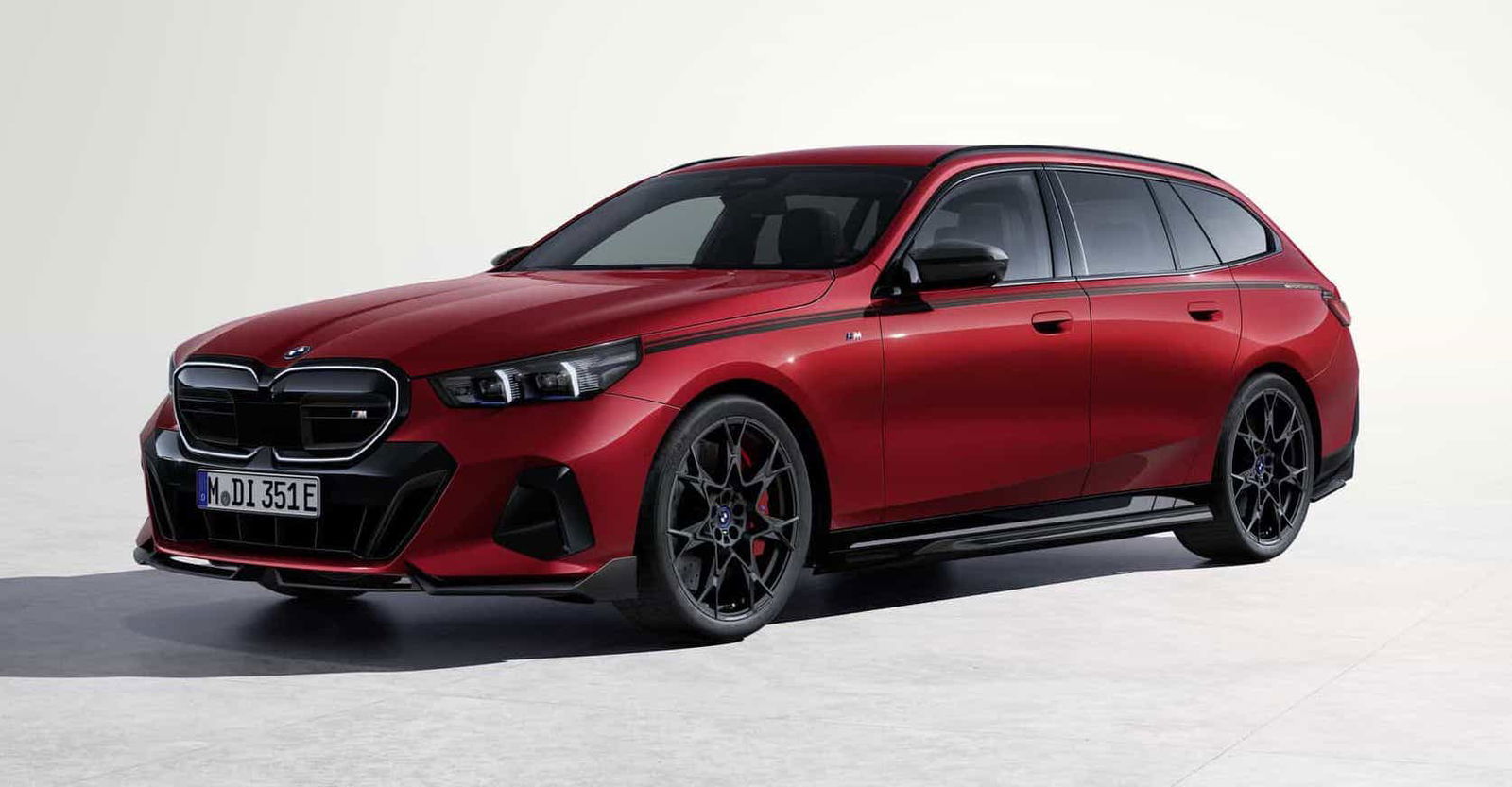 BMW i5 Touring with M Performance Parts - front
