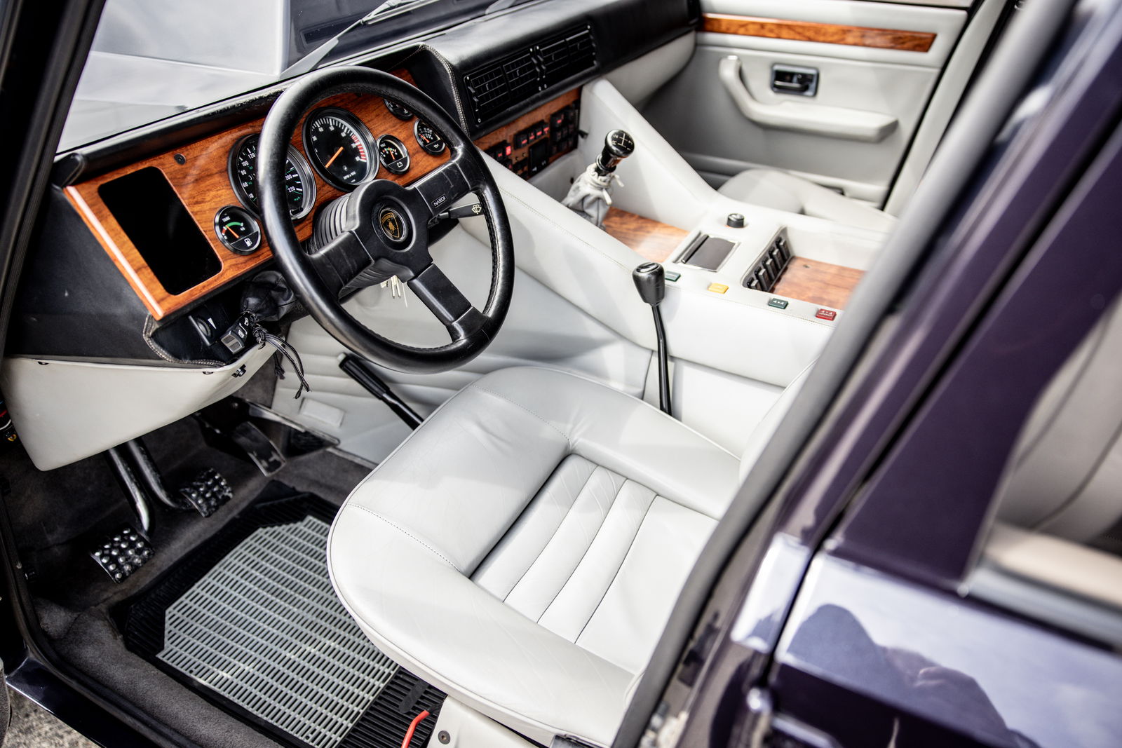 Lamborghini LM002 - interior