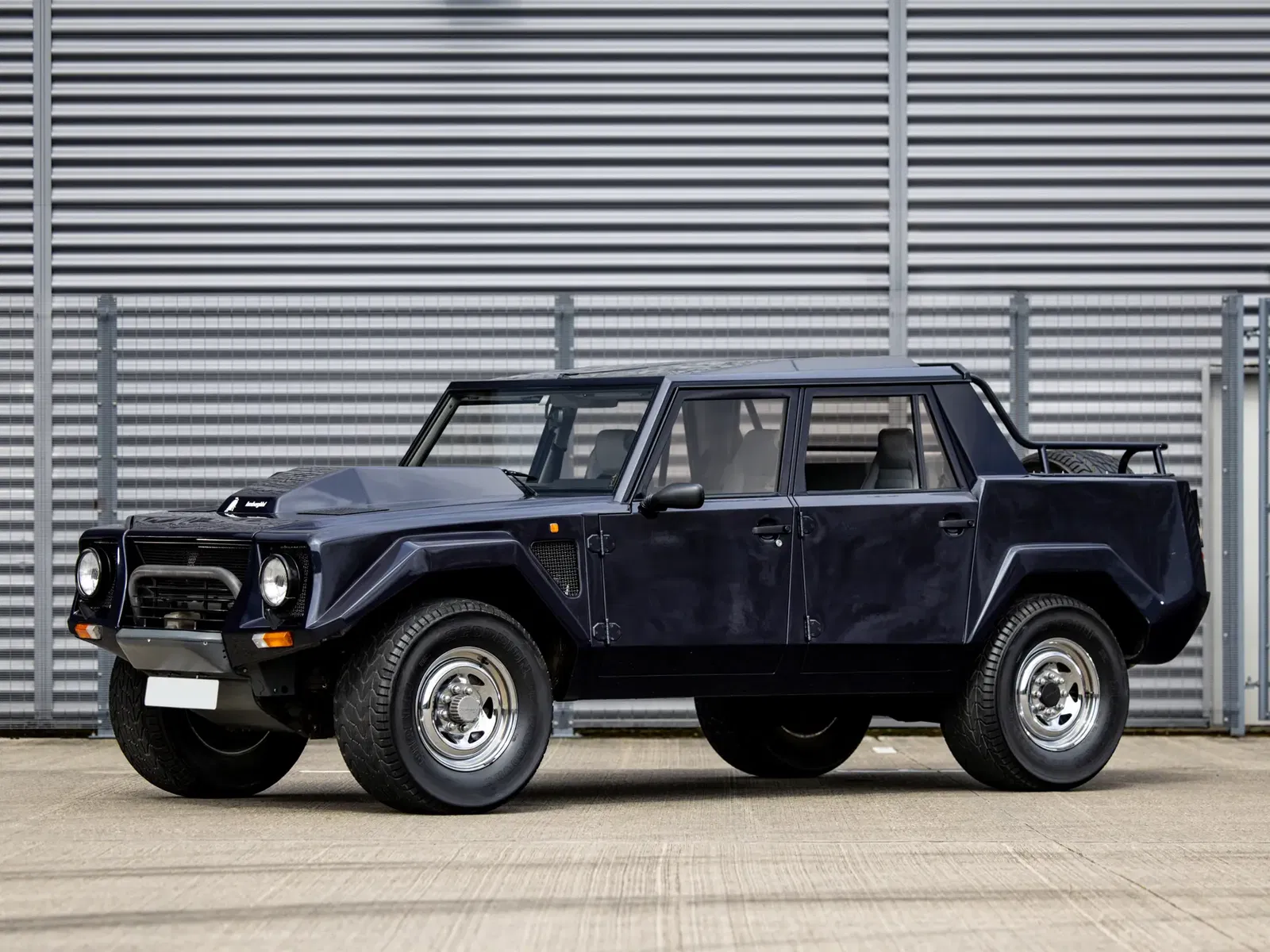 Lamborghini LM002 - front 3/4