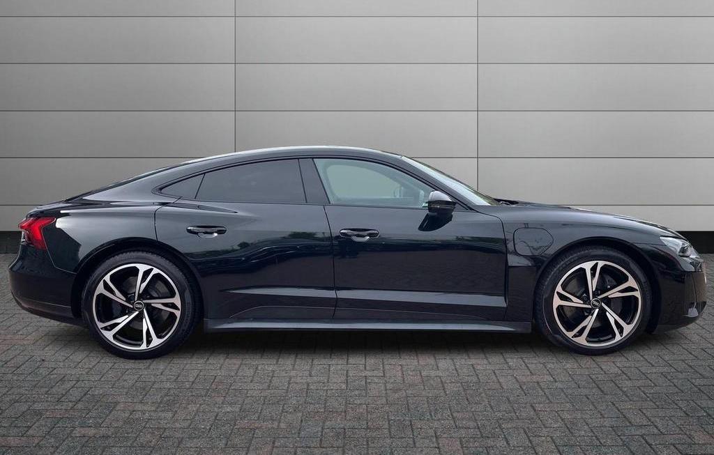 Audi E-Tron GT - side