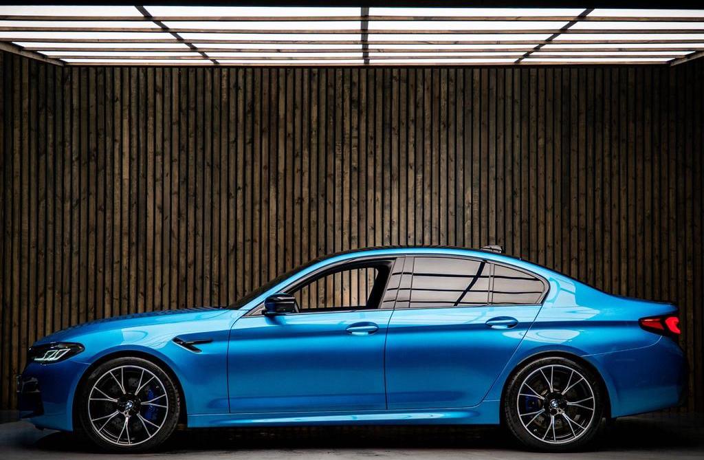 BMW M5 F90 Competition - side
