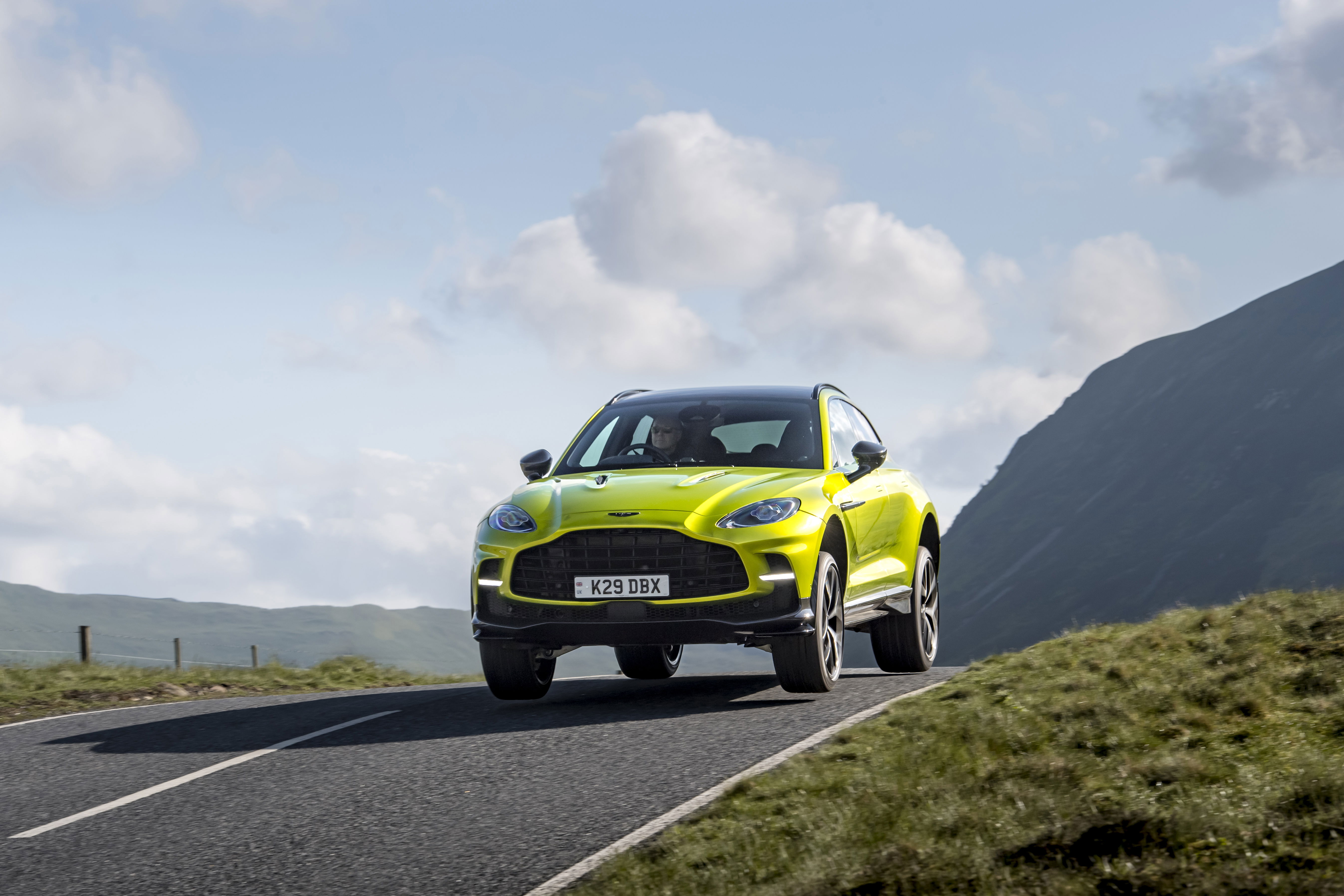Aston Martin DBX707 - front