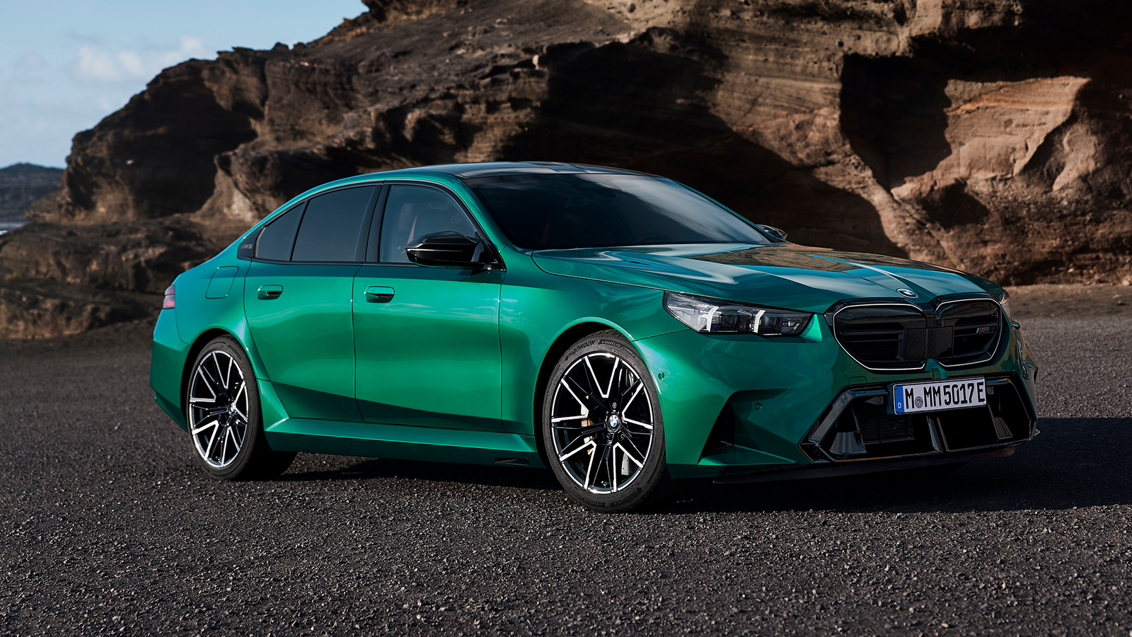 G90 BMW M5, front 3/4
