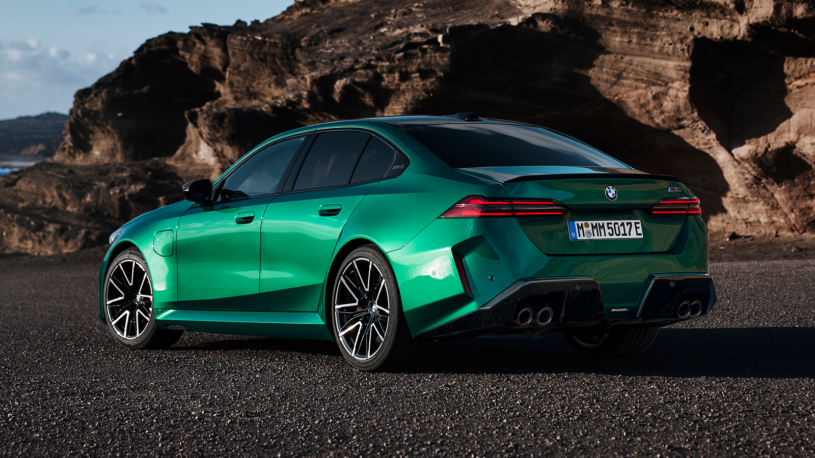 G90 BMW M5, rear 3/4