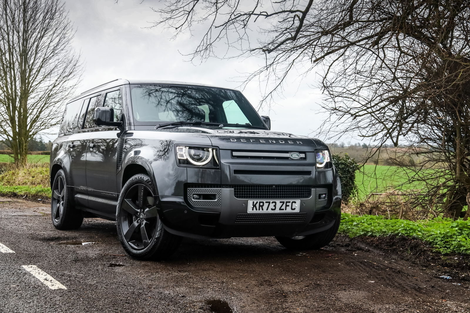 Land Rover Defender 130 V8 - front