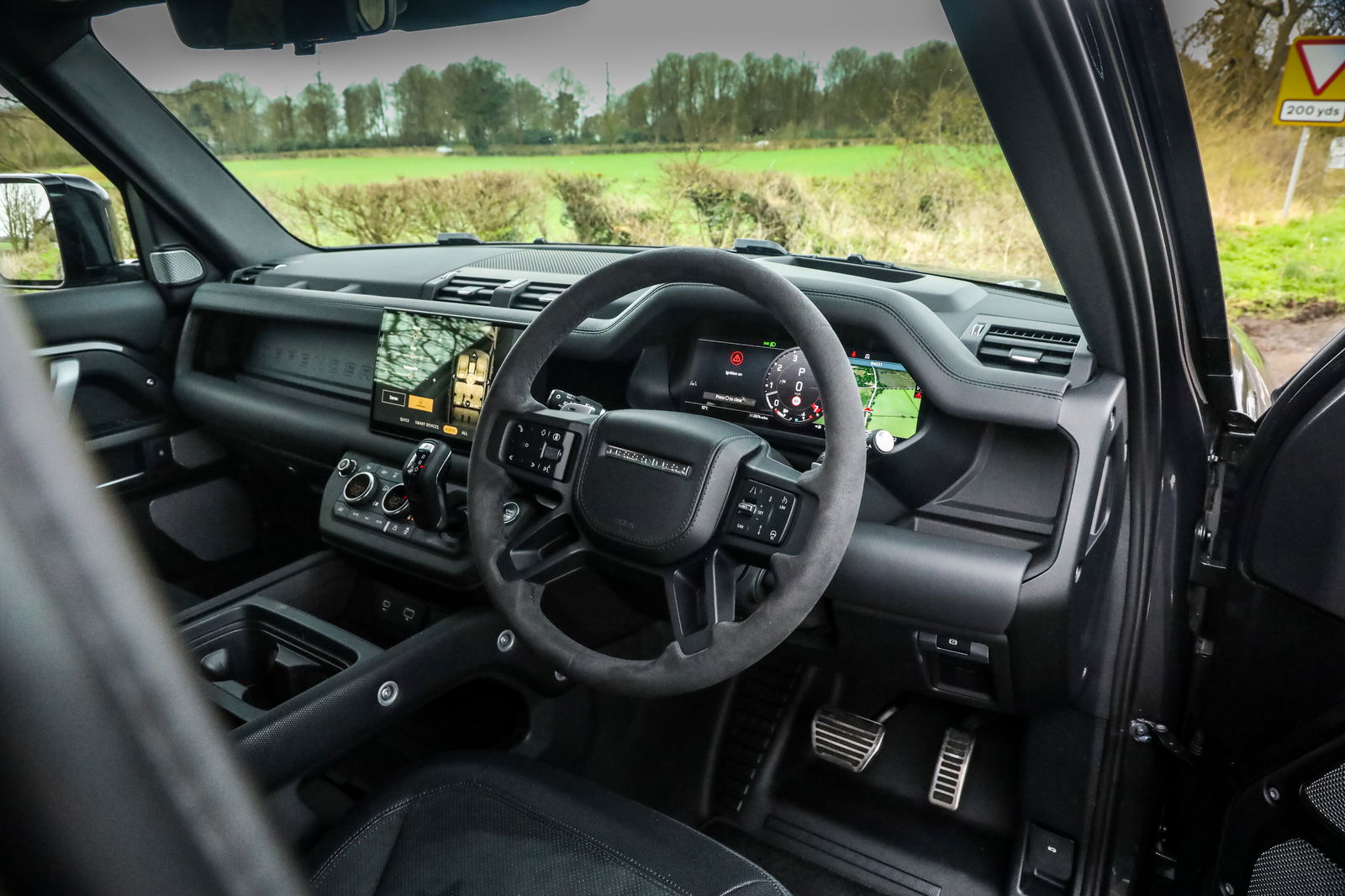 Land Rover Defender 130 V8 - interior