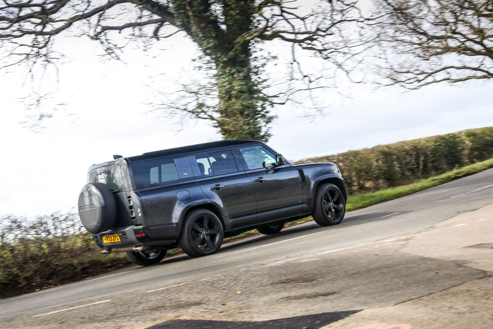 Land Rover Defender 130 V8 - driving