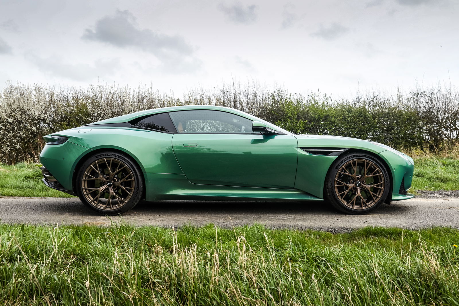 Aston Martin DB12 - side