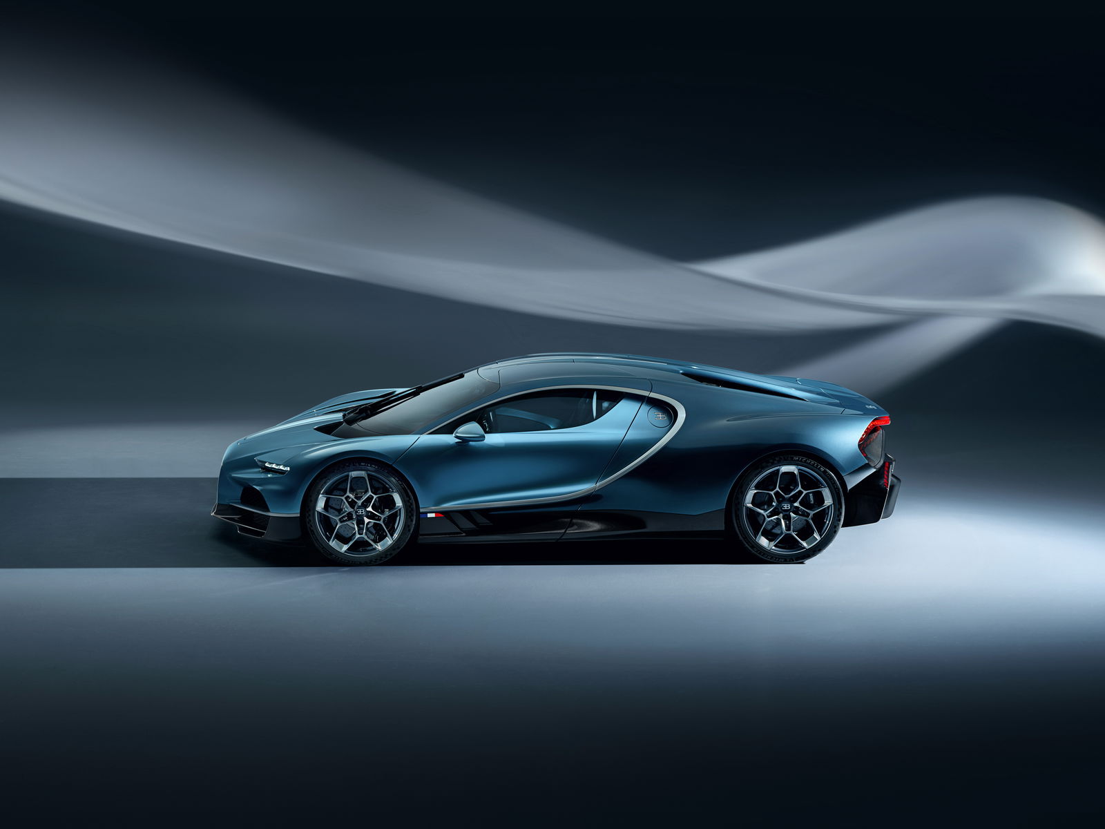 Bugatti Tourbillon - side