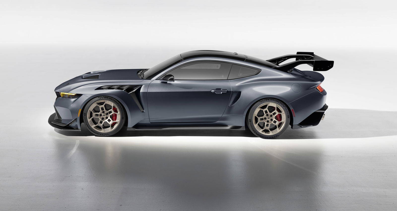 Ford Mustang GTD - side