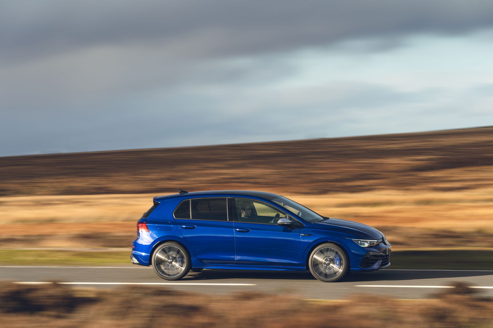 Volkswagen Golf R - side