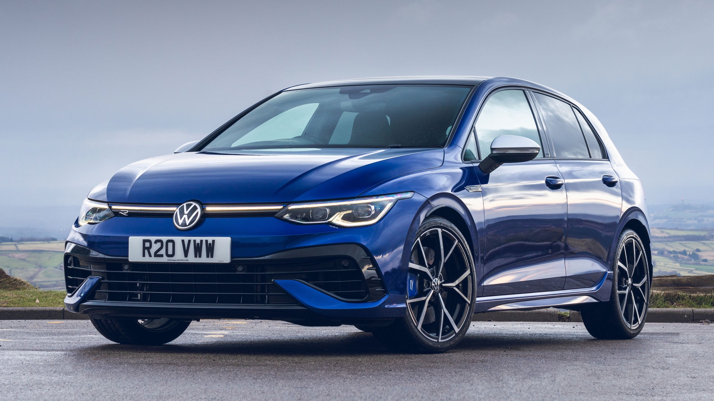 Volkswagen Golf R - front