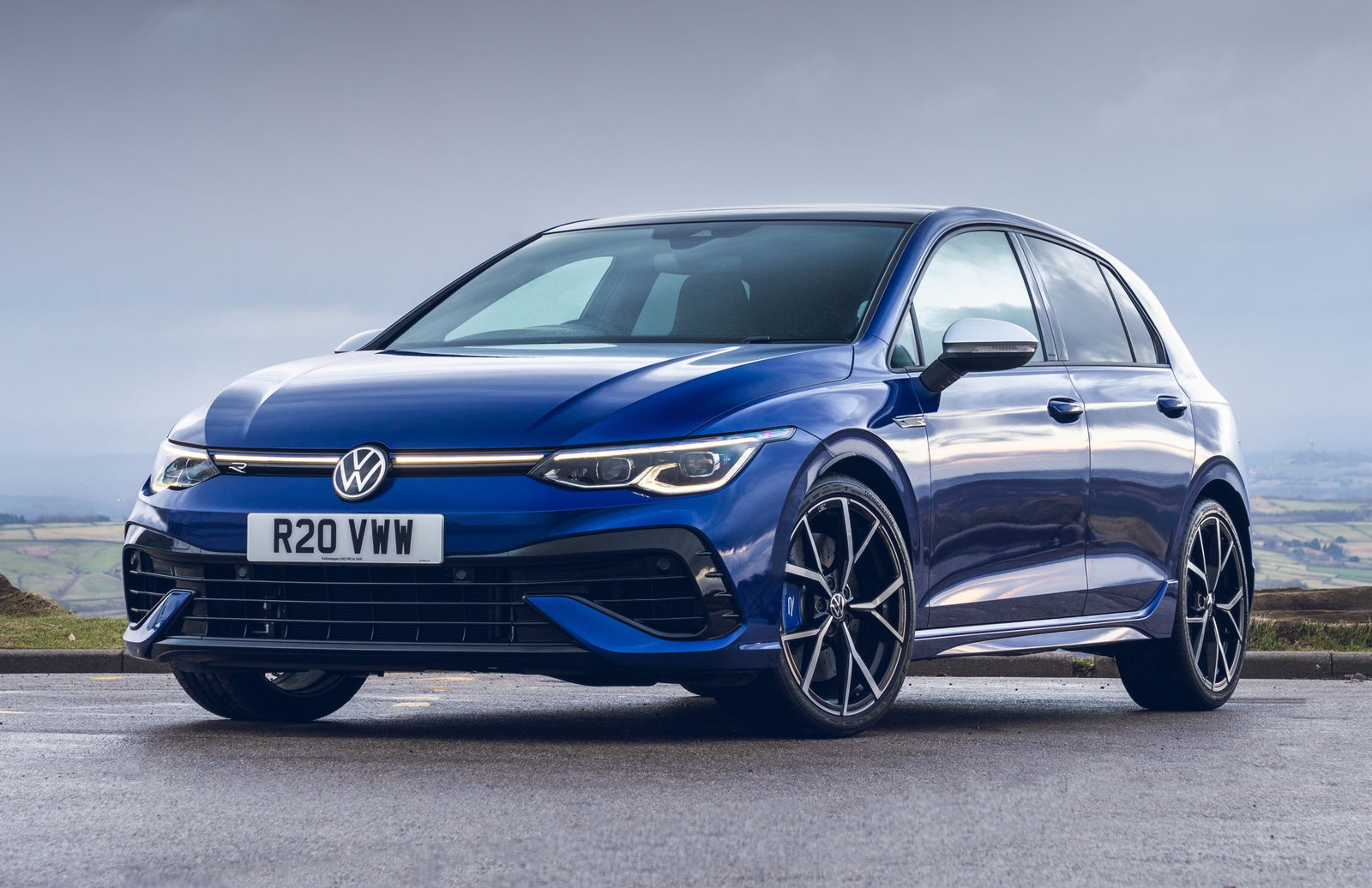 Volkswagen Golf R - front