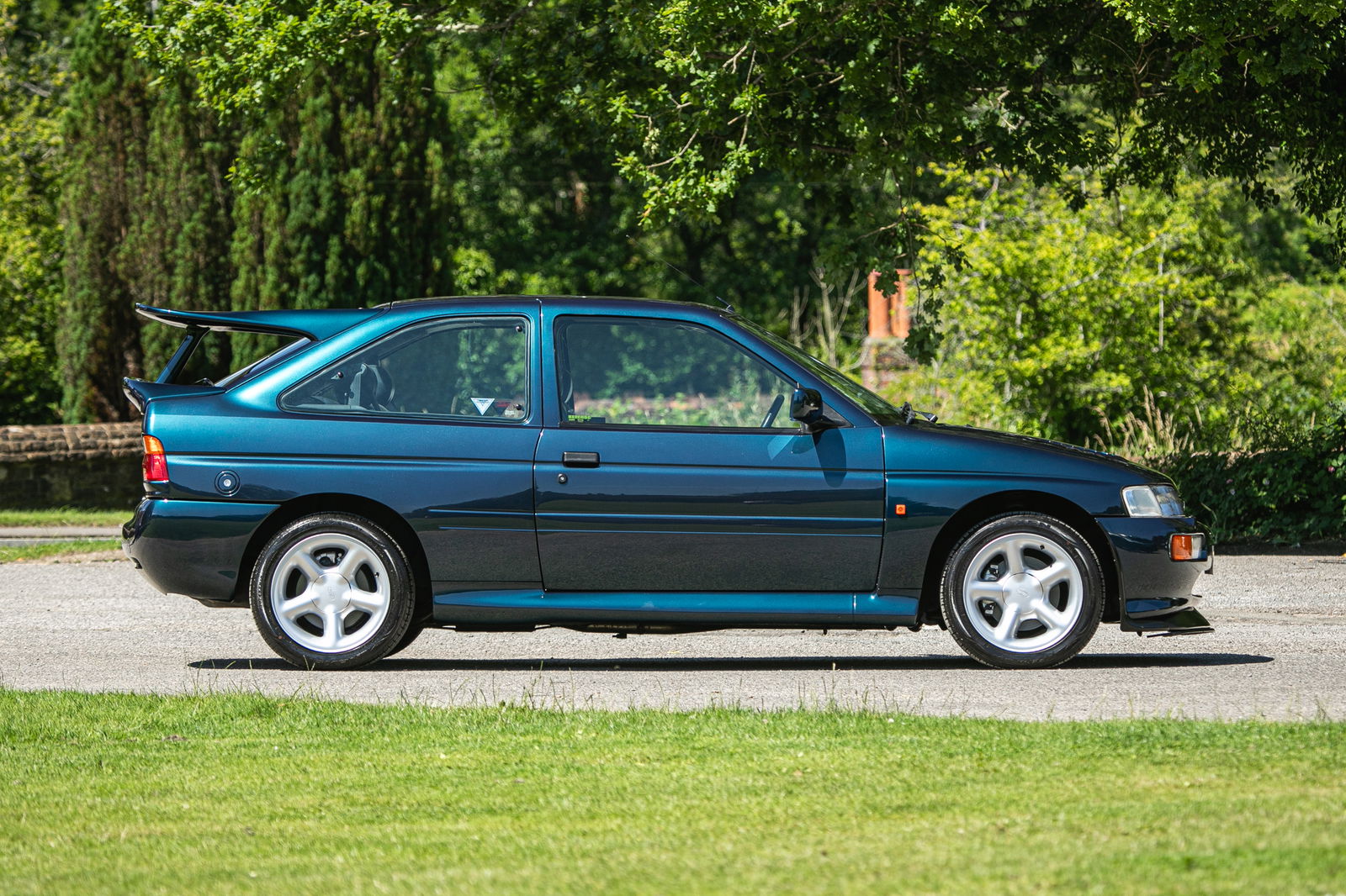 Ford Escort RS Cosworth - side
