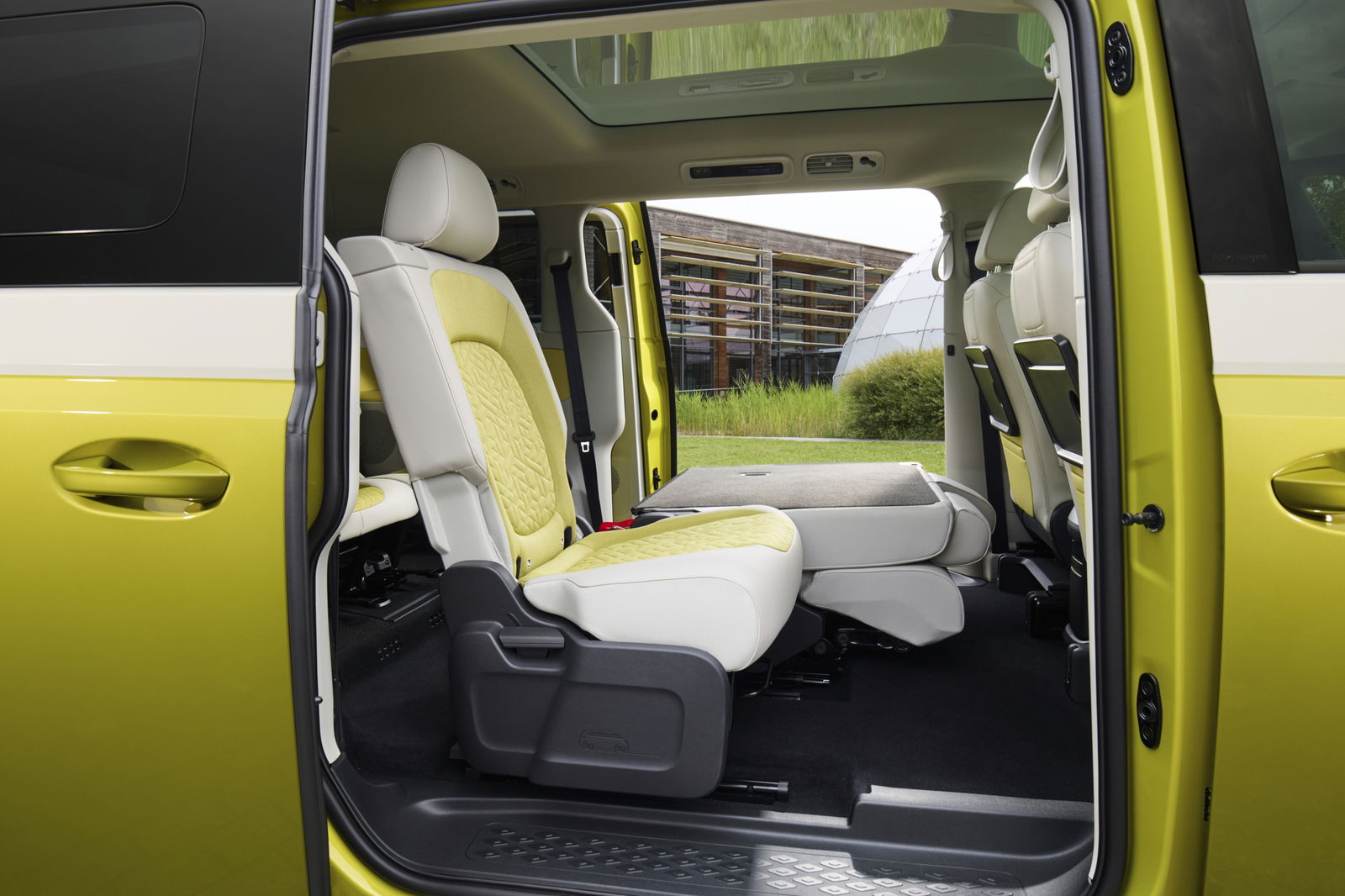 VW ID Buzz LWB - interior, middle row