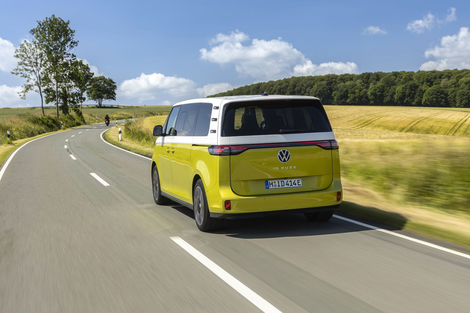 VW ID Buzz LWB - rear, dynamic