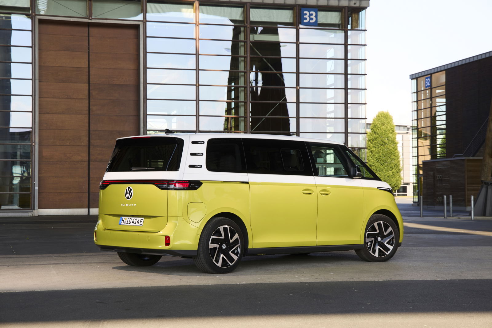 VW ID Buzz LWB - rear, static