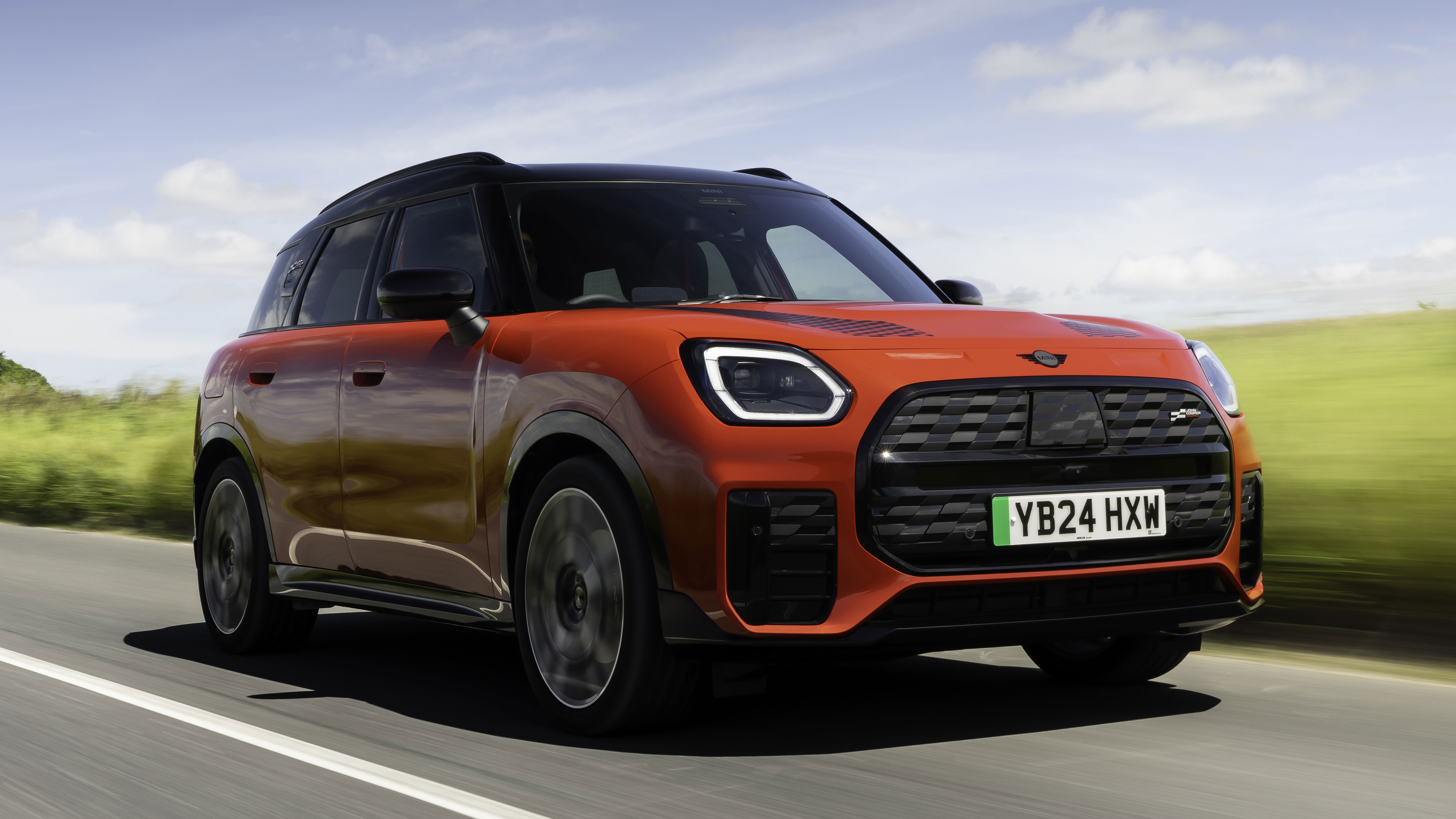 Mini Countryman SE - front, dynamic