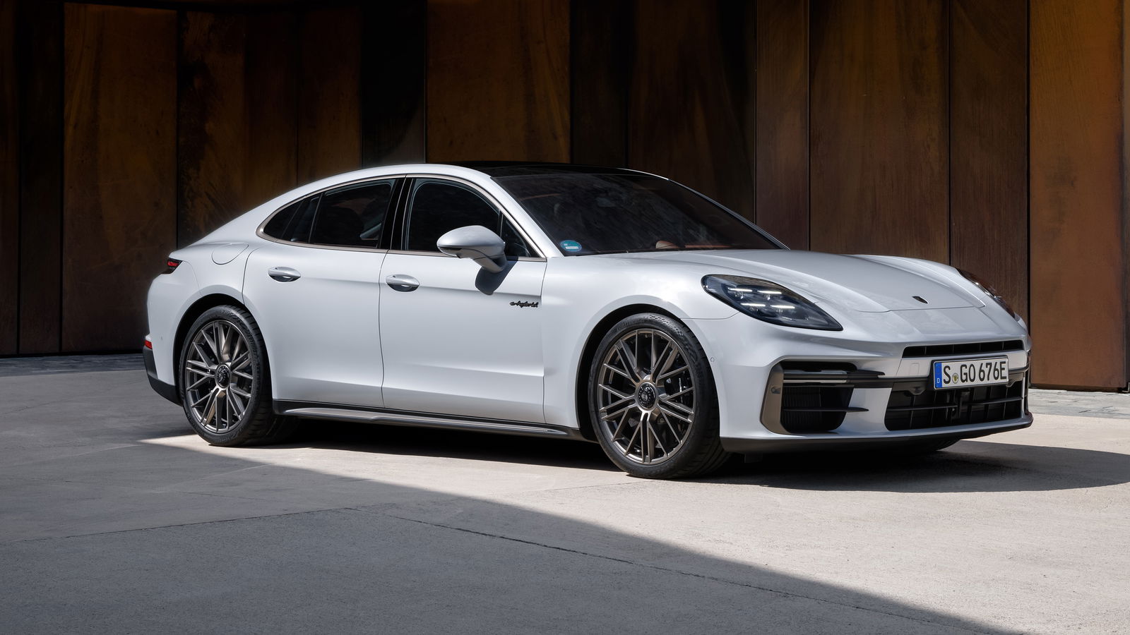 2024 Porsche Panamera Turbo S E Hybrid