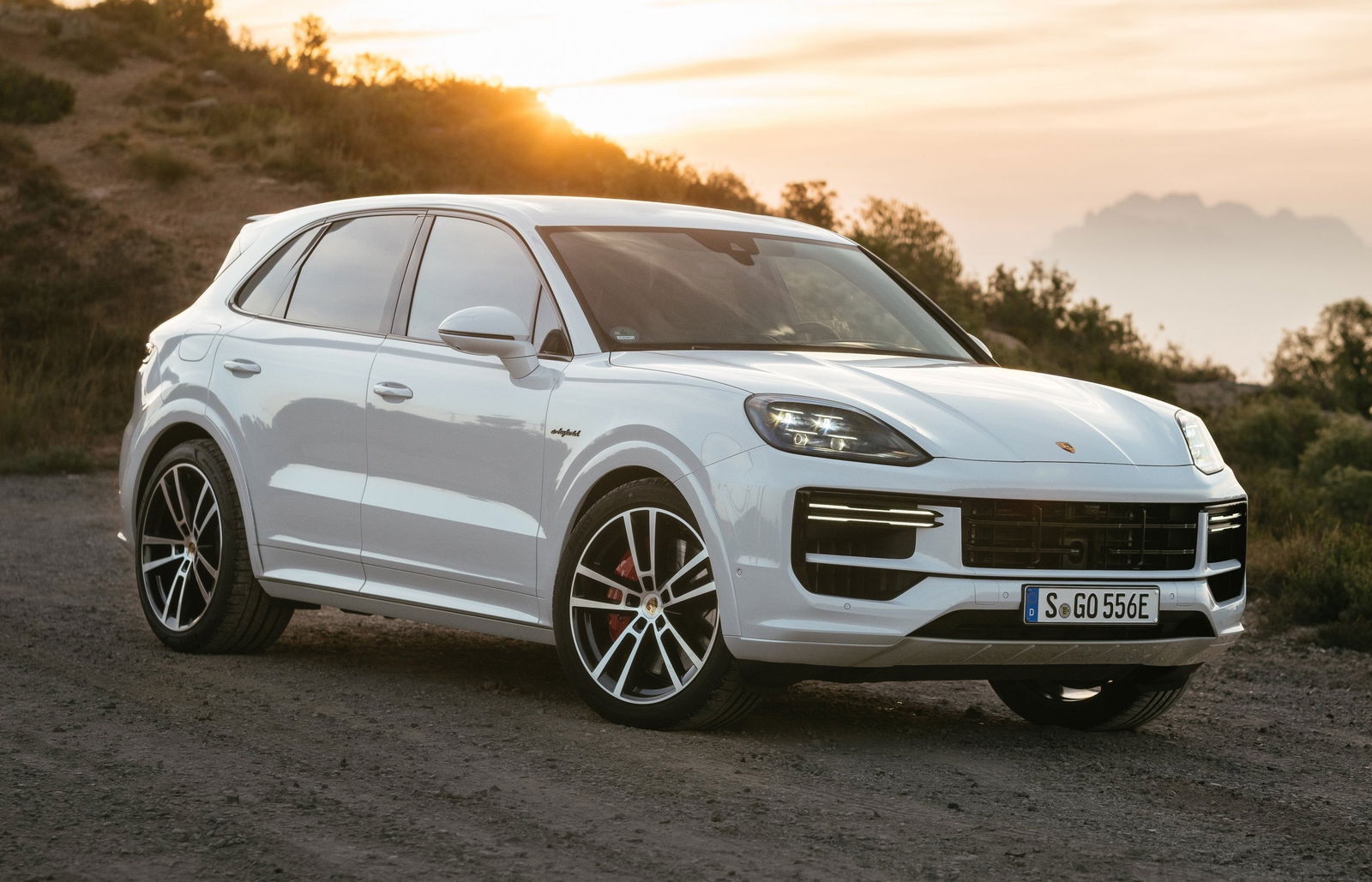Porsche Cayenne - front