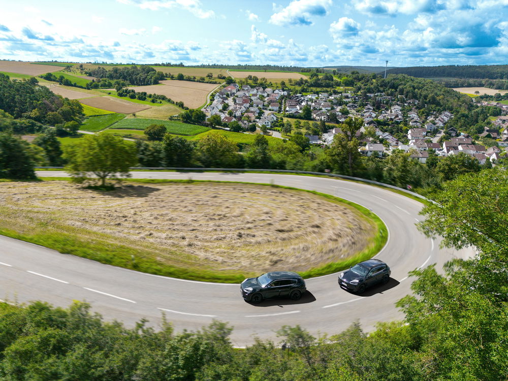 Porsche Cayenne EV prototypes testing 