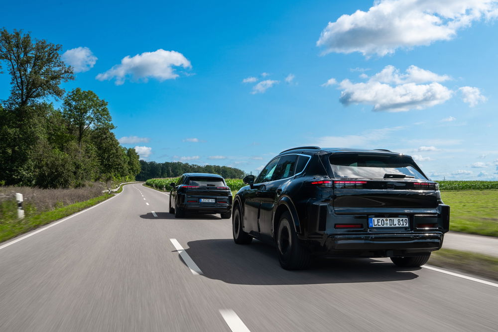 Porsche Cayenne EV prototypes testing 