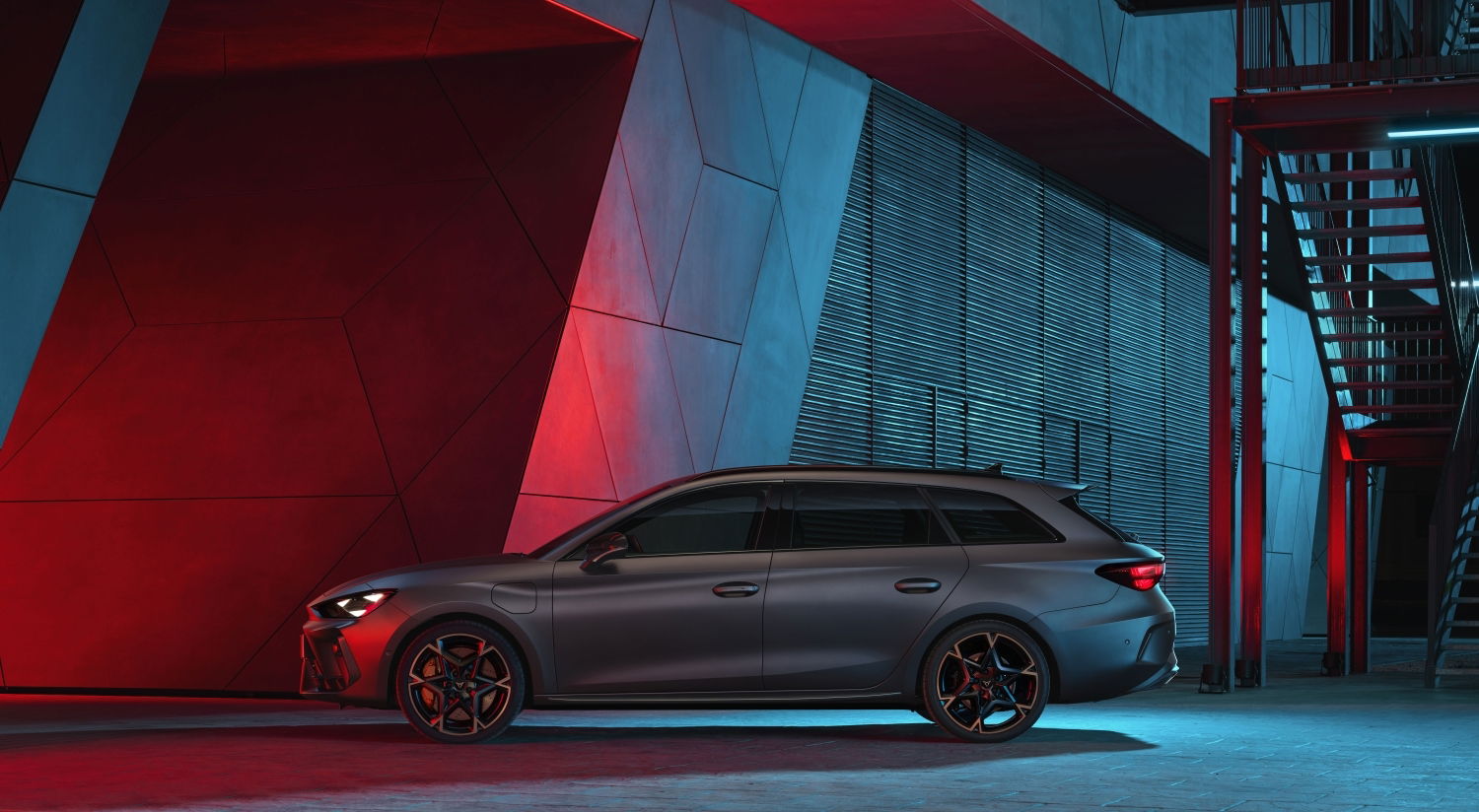 Cupra Leon Sportstourer - side