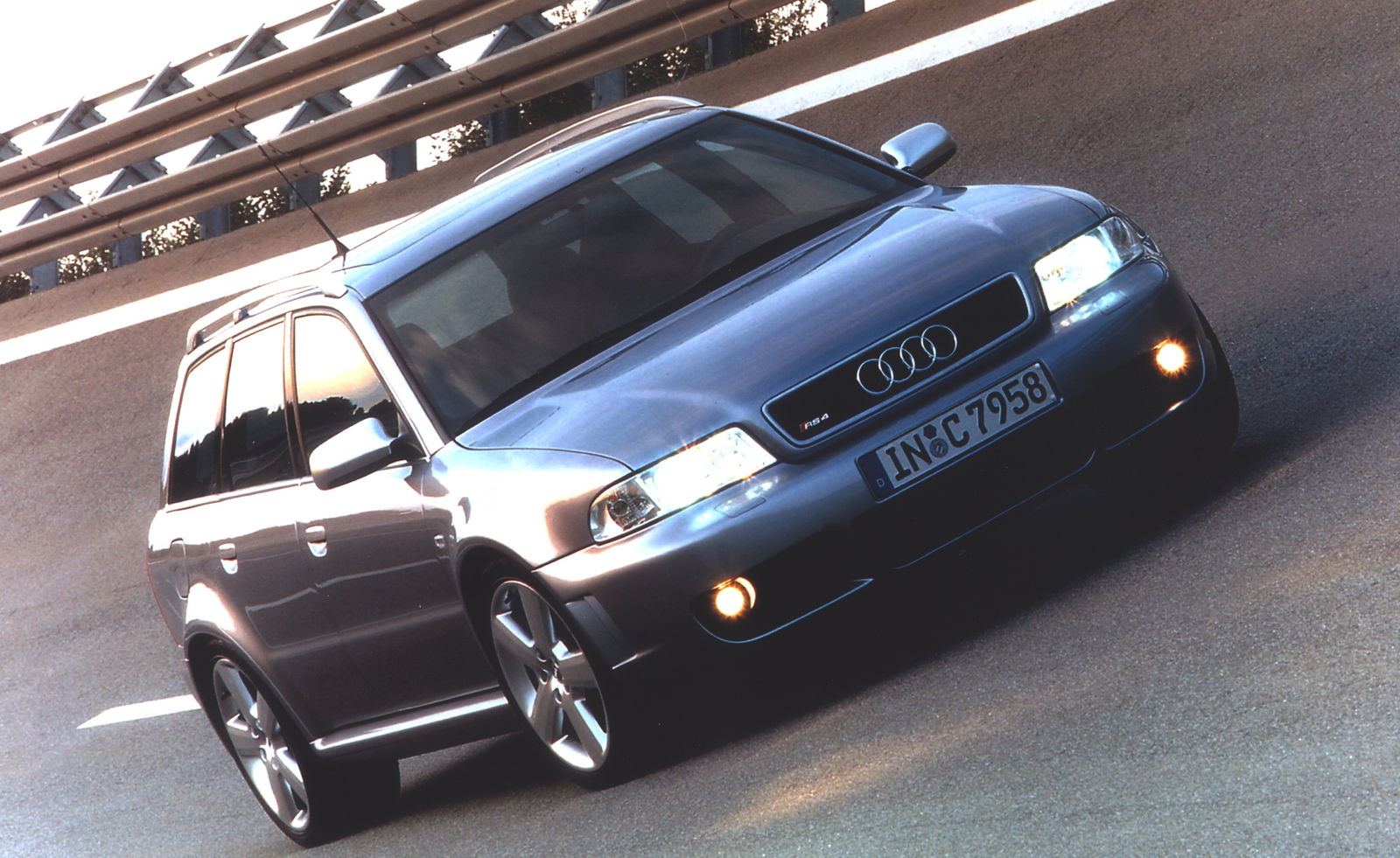 Audi RS4 (B5)
