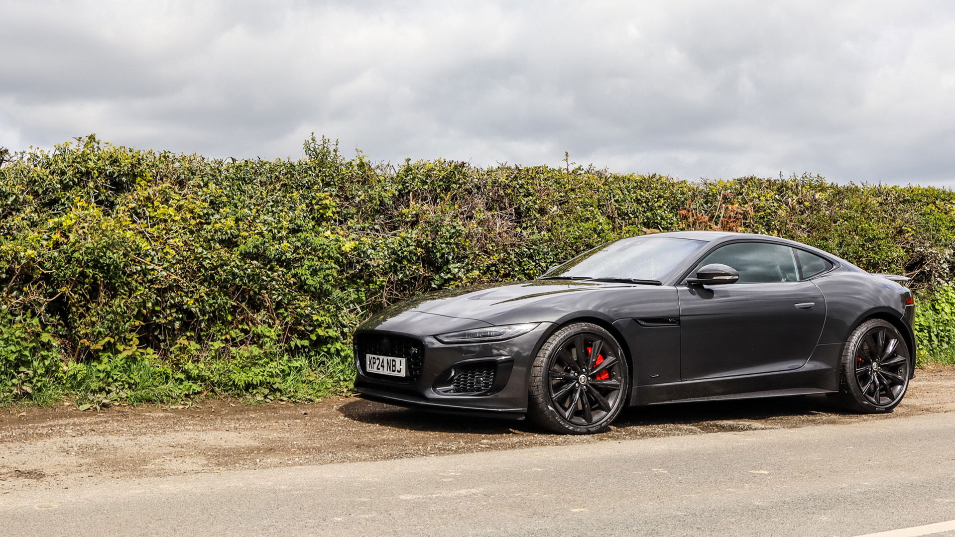 2024 Jaguar F-Type R, front 3/4, static
