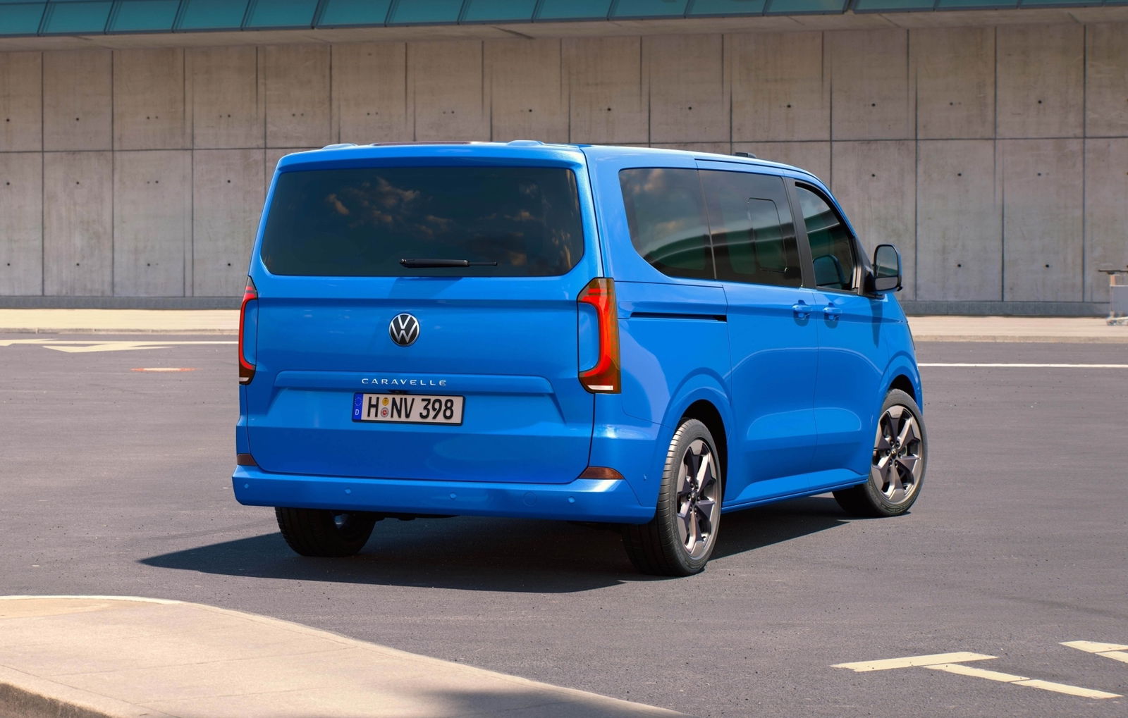 VW T7 Caravelle - rear