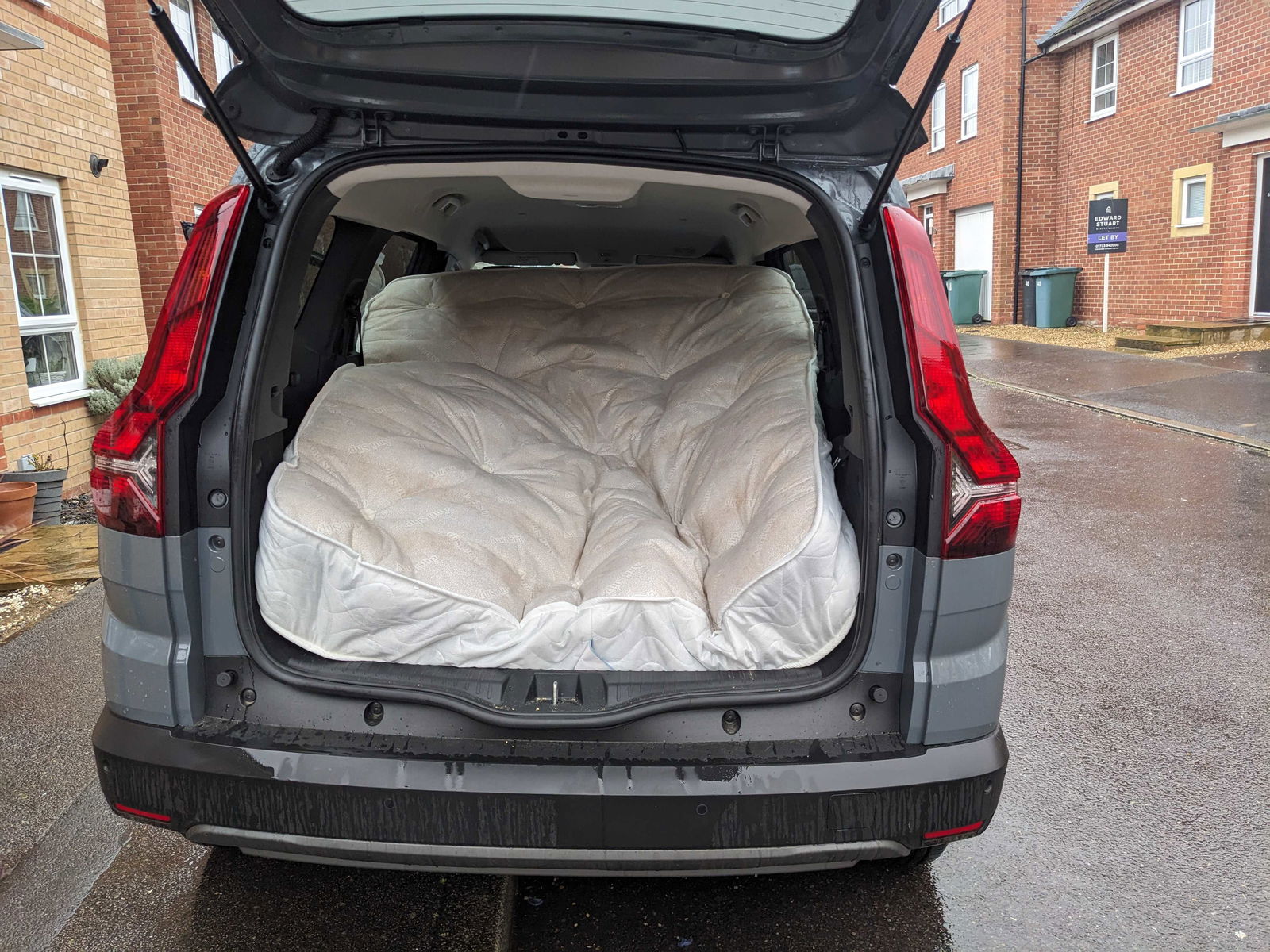 Dacia Jogger - loaded boot