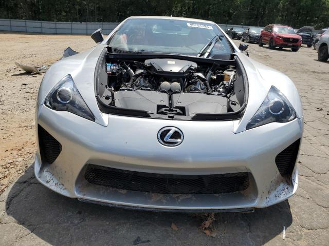 Damaged Lexus LFA - front