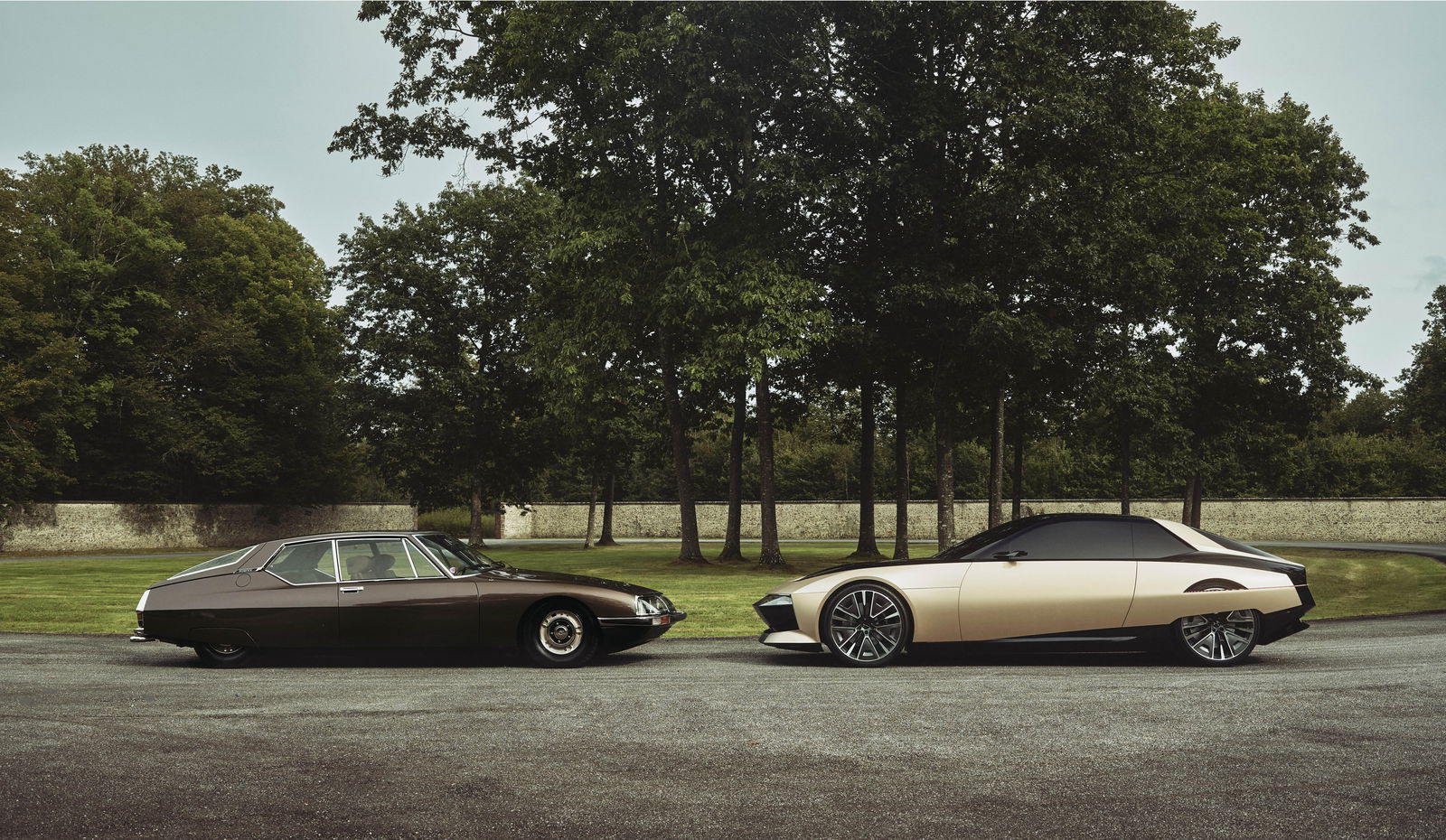 Original Citroen SM with SM Tribute